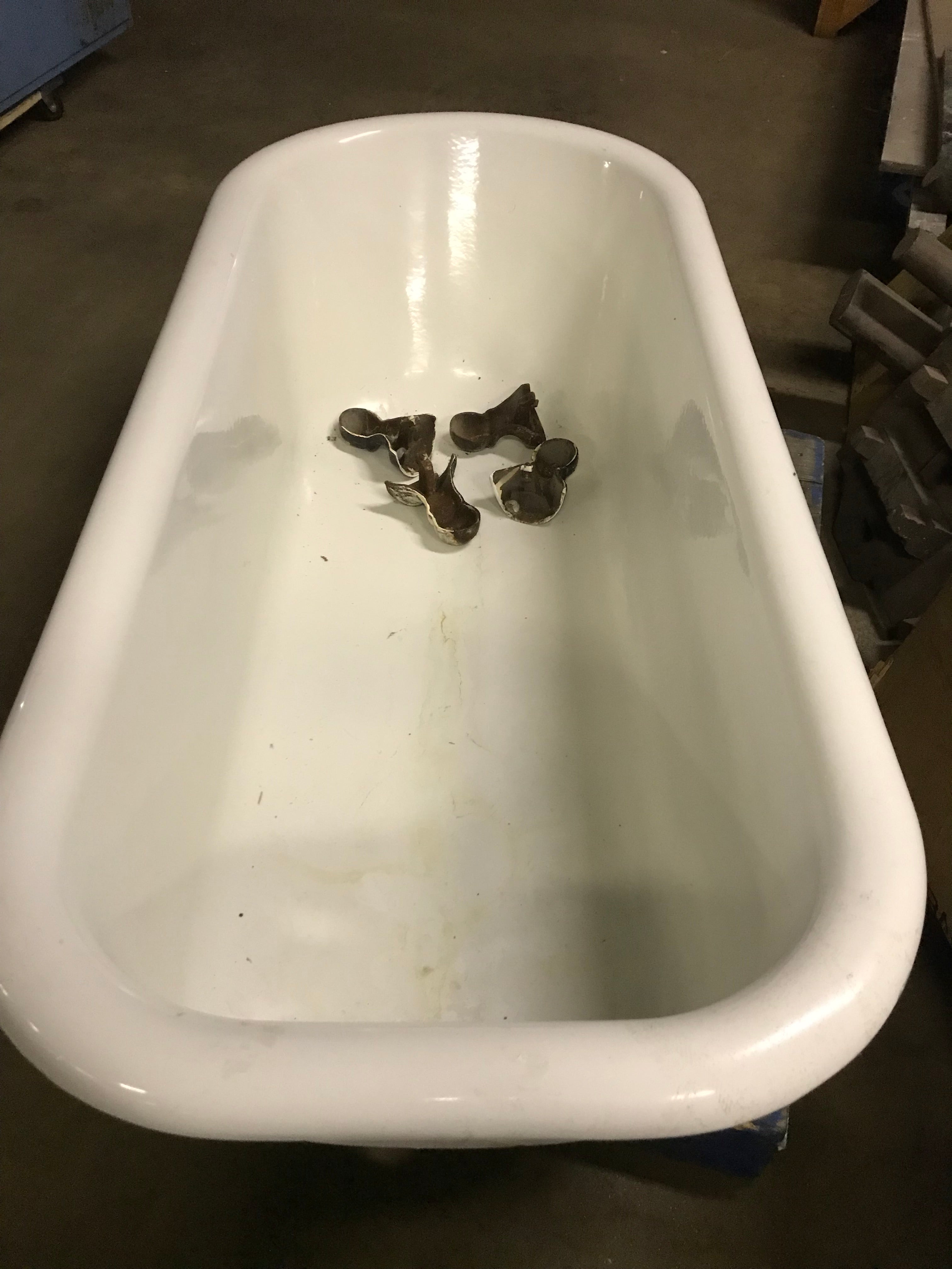 Cast Iron Claw Foot Bath Tub