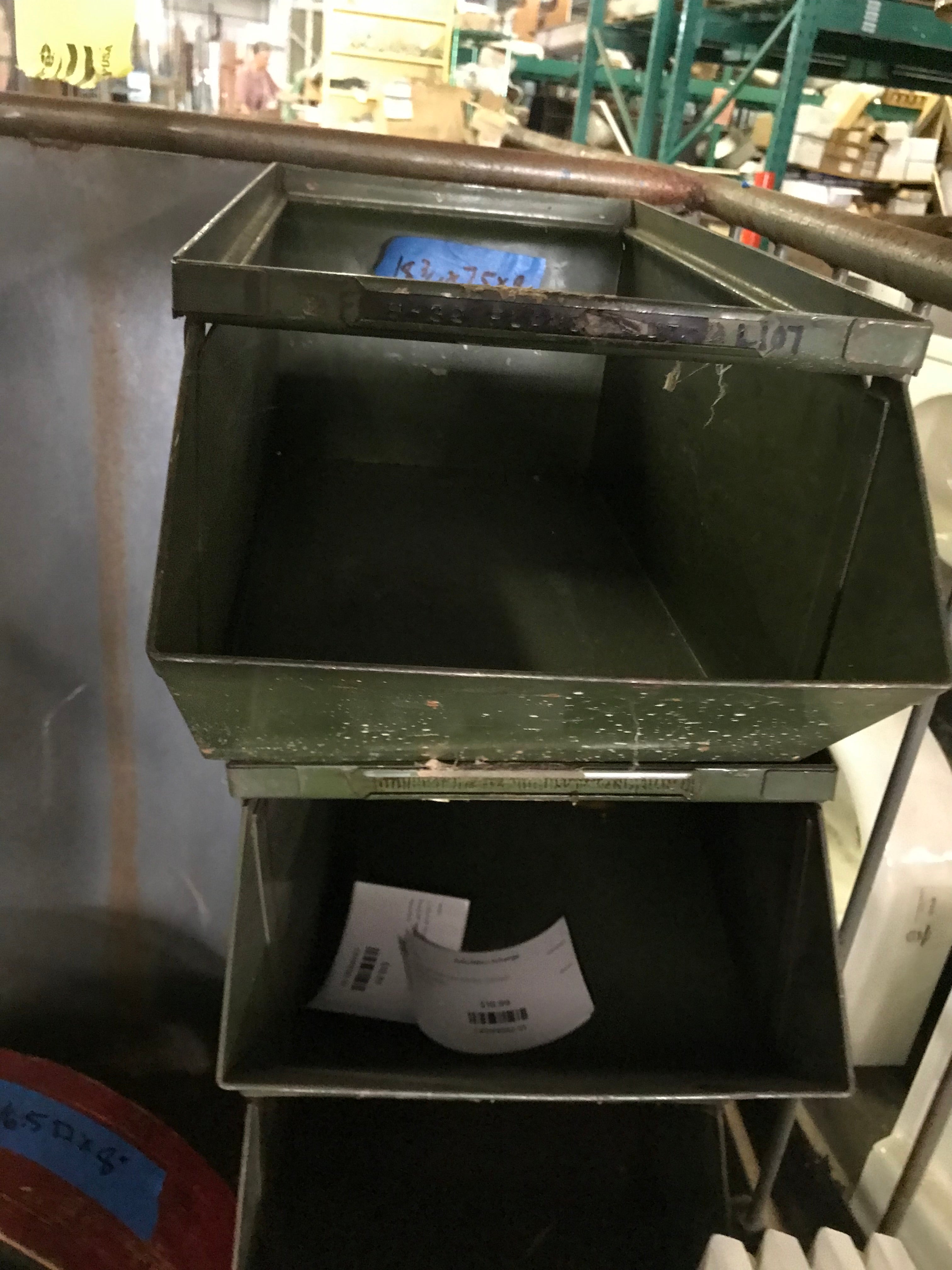 Factory Stacking Parts Bins