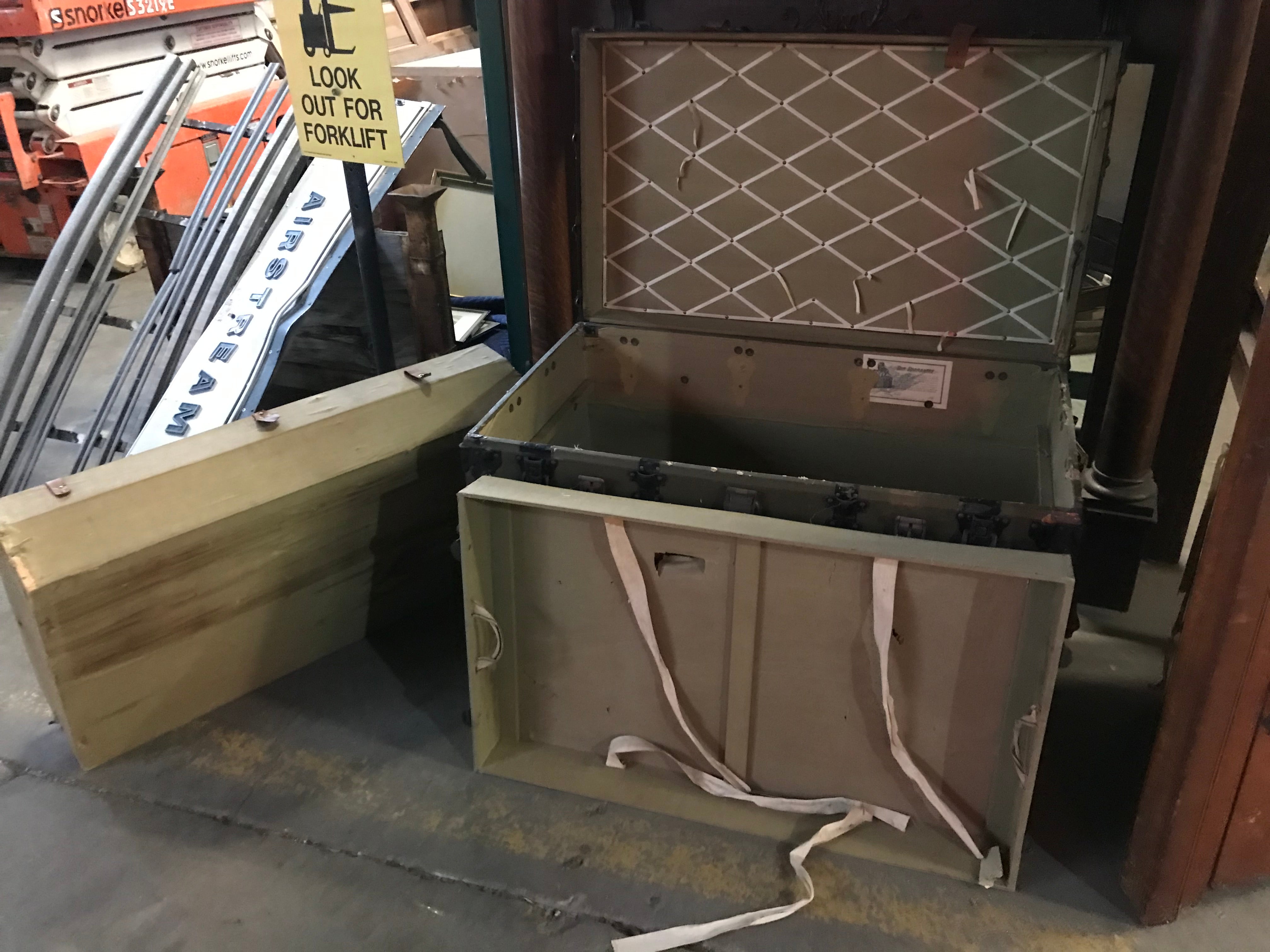 Vintage Truck   36" x 21" x 25'