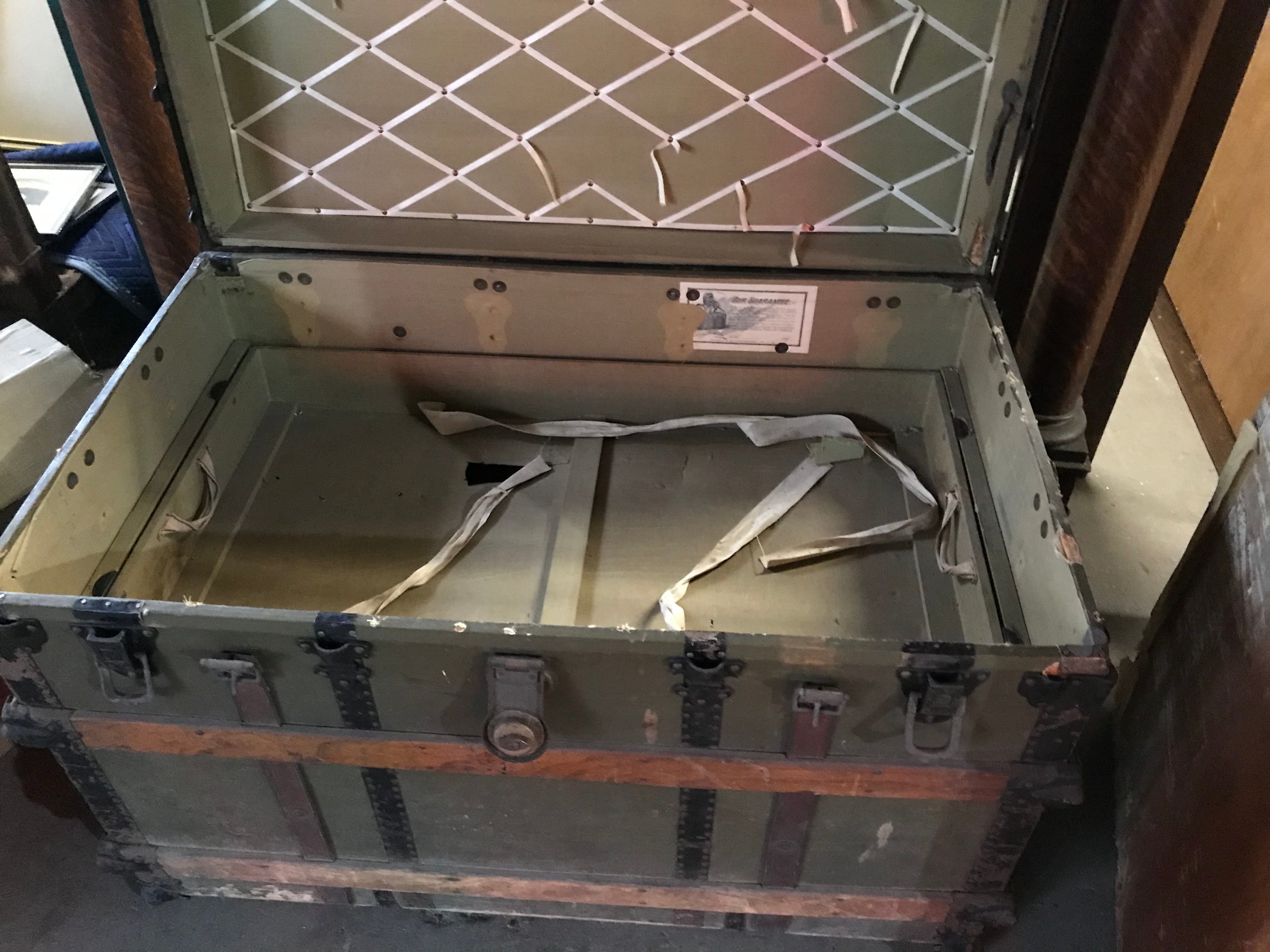 Vintage Truck   36" x 21" x 25'