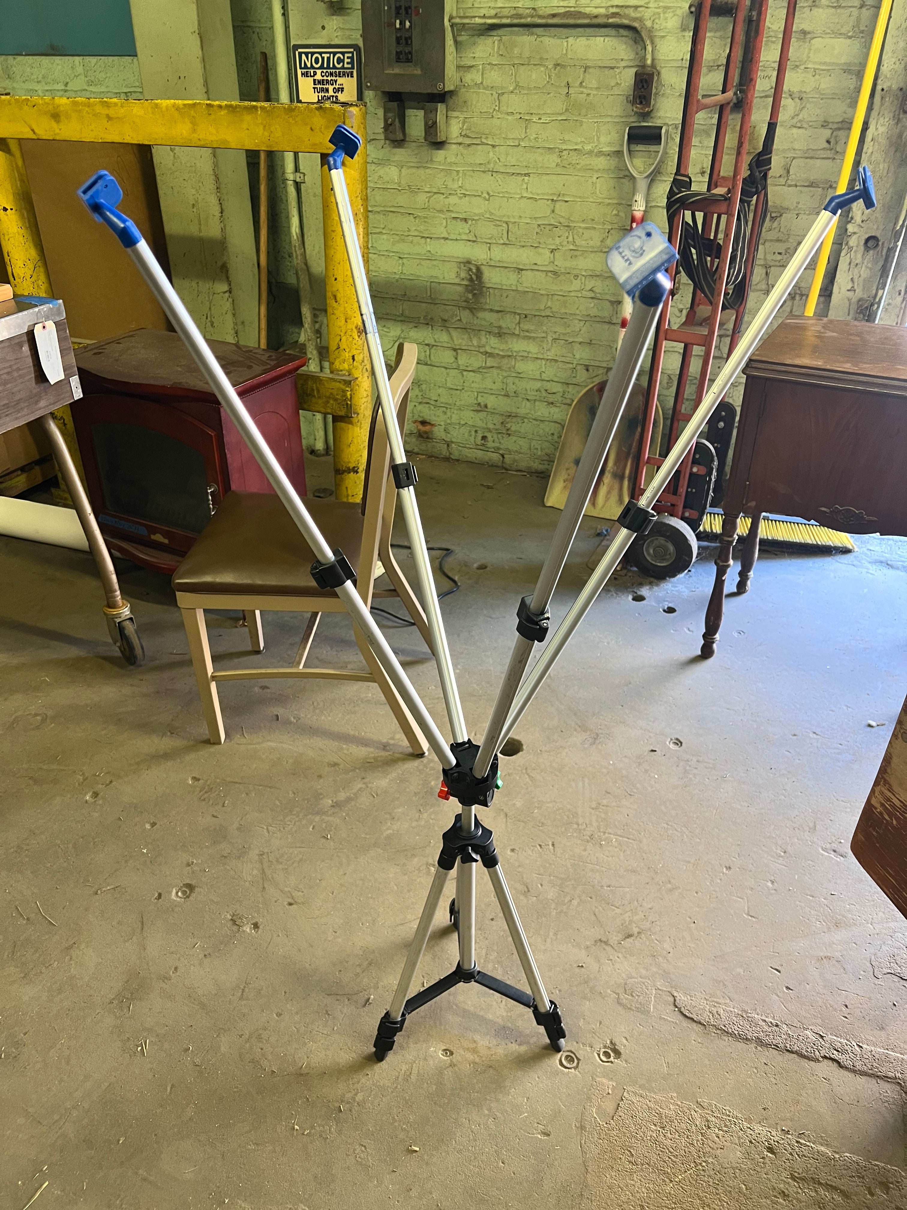 Artys Tripod Frame Stand