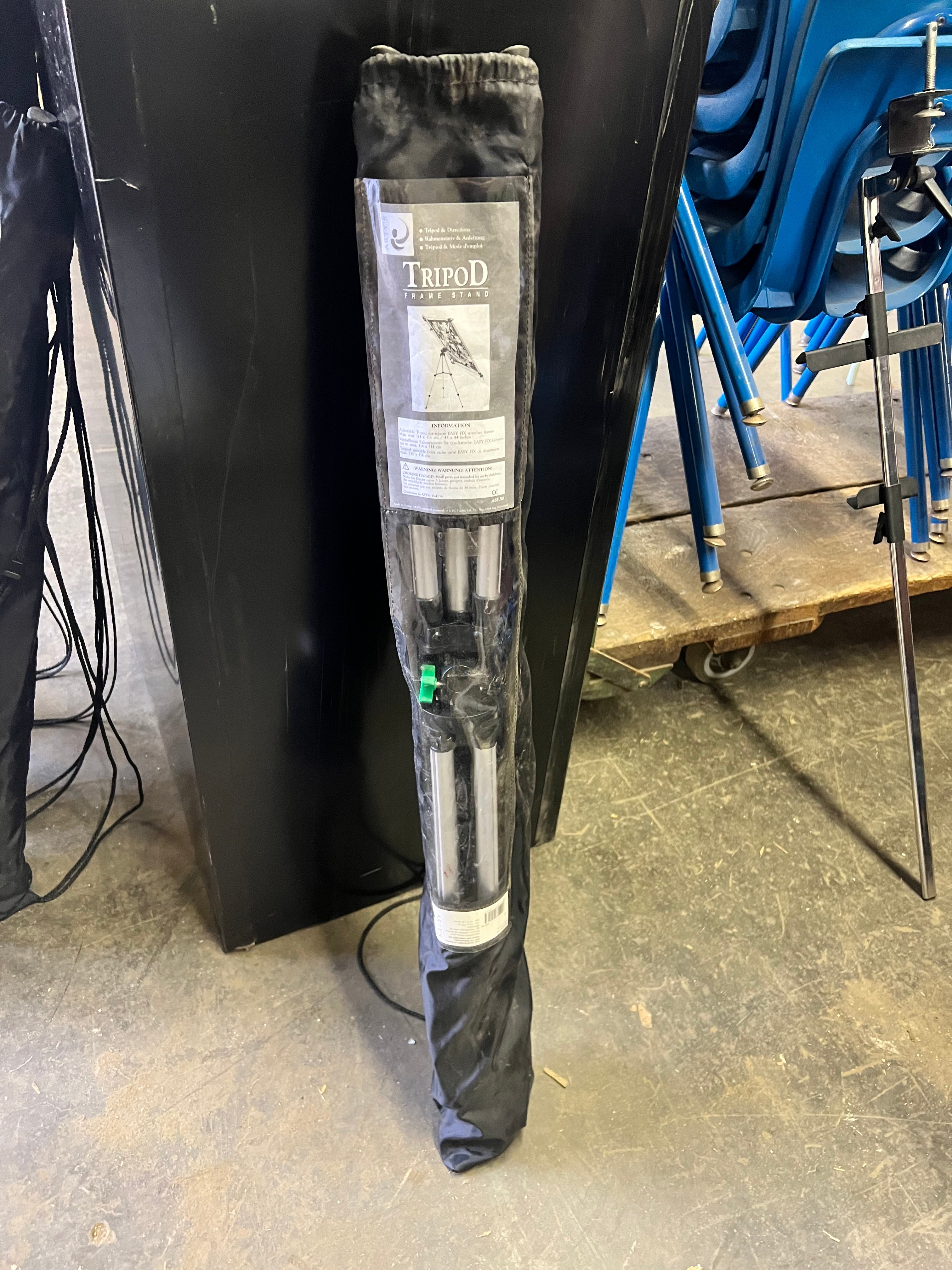 Artys Tripod Frame Stand