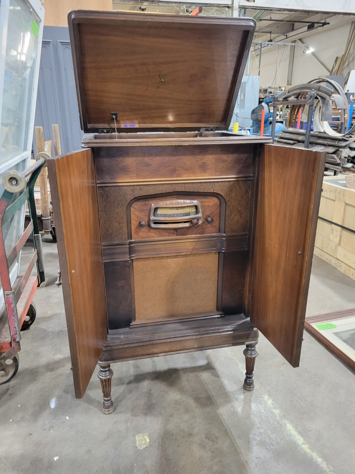 RCA Victor RE-45 Radio with Electrola Console Phonograph