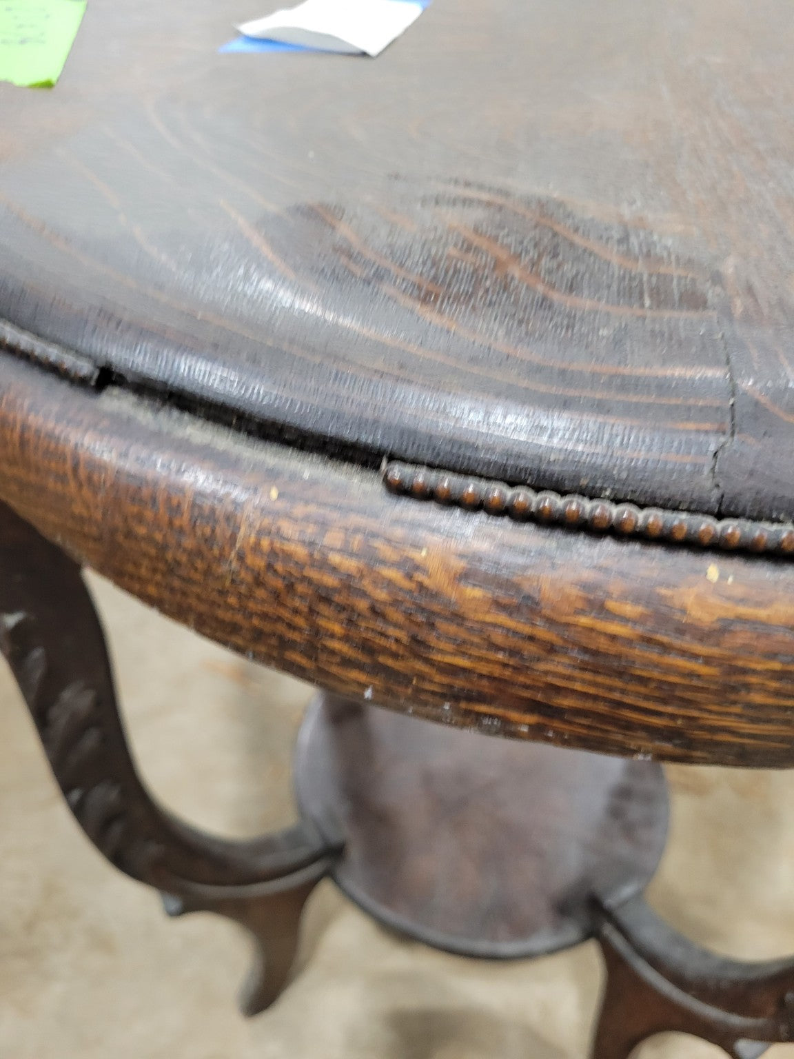 Antique Round Oak Lamp Table with Carved Legs