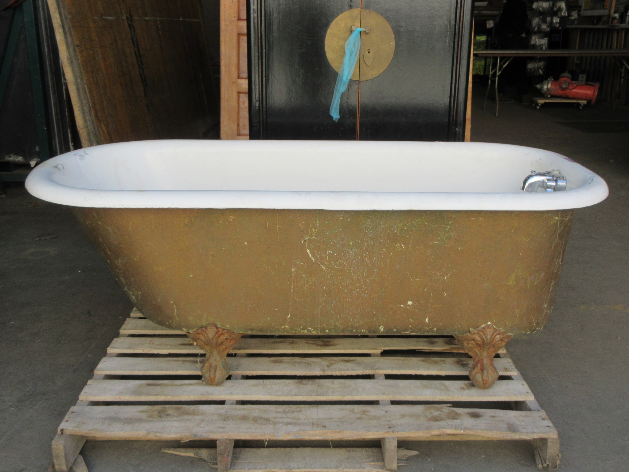 Cast Iron Claw Foot Tub with Legs