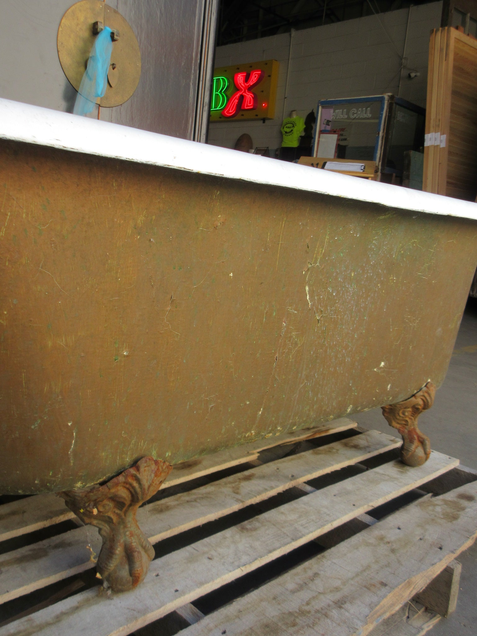 Cast Iron Claw Foot Tub with Legs