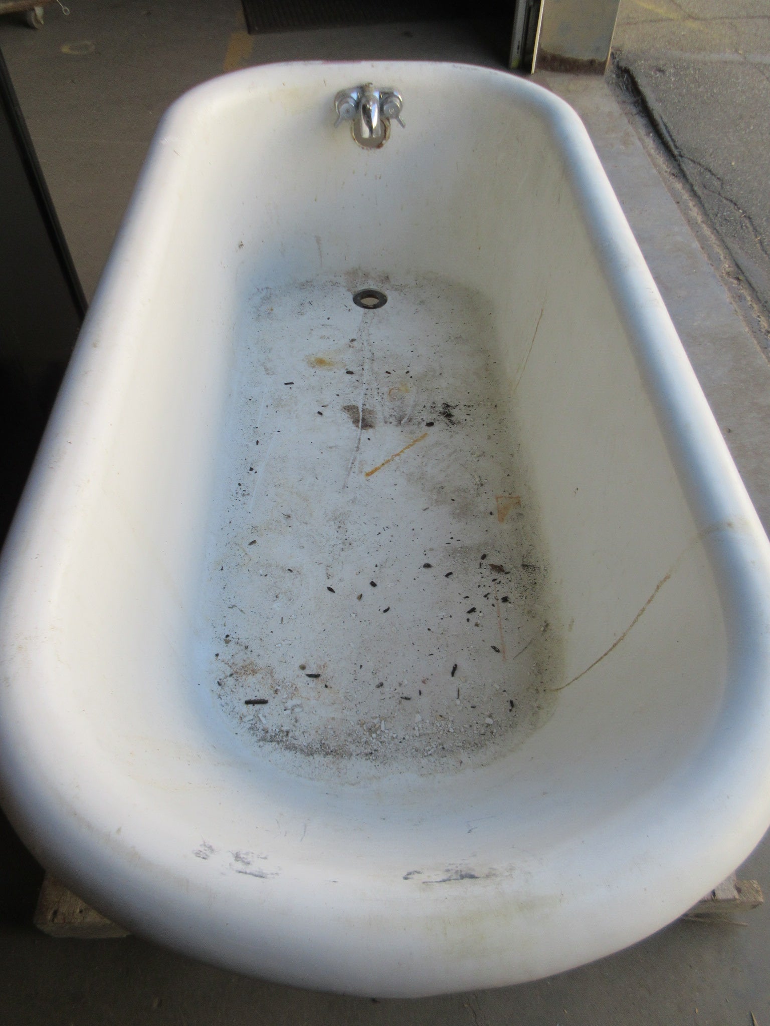 Cast Iron Claw Foot Tub with Legs