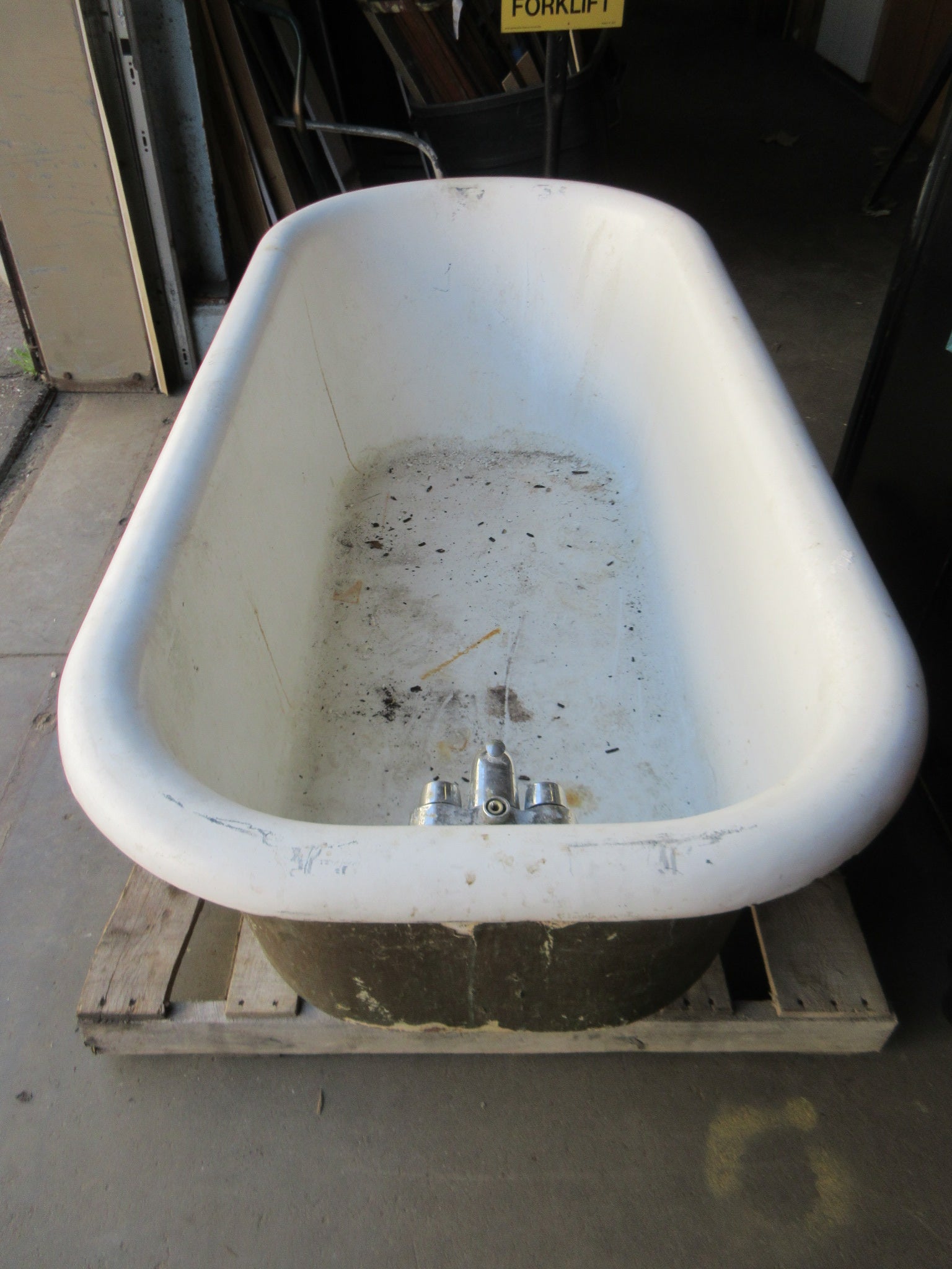 Cast Iron Claw Foot Tub with Legs