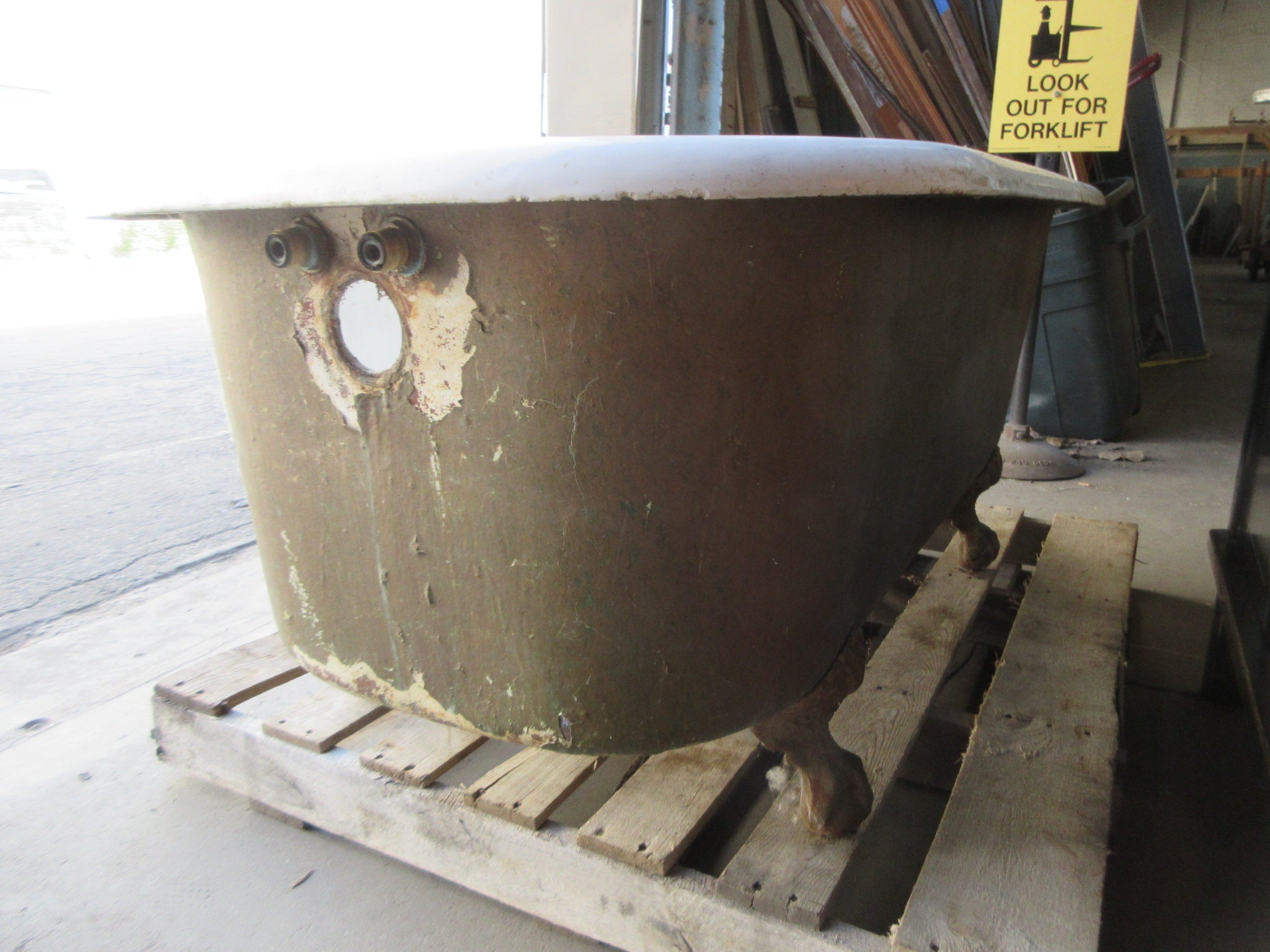 Cast Iron Claw Foot Tub with Legs