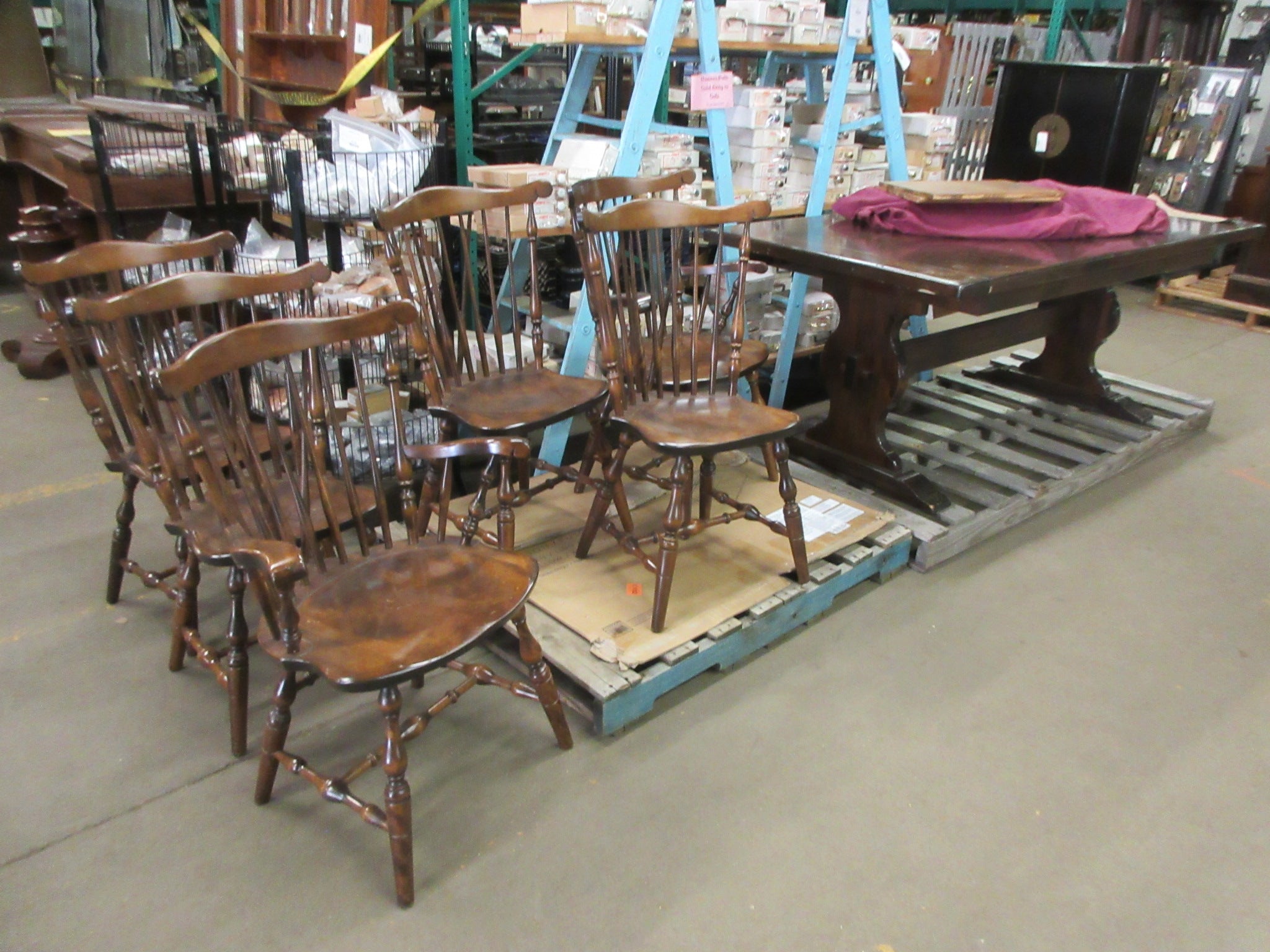 Extended Entertainment Collection Six Dining Chair Set