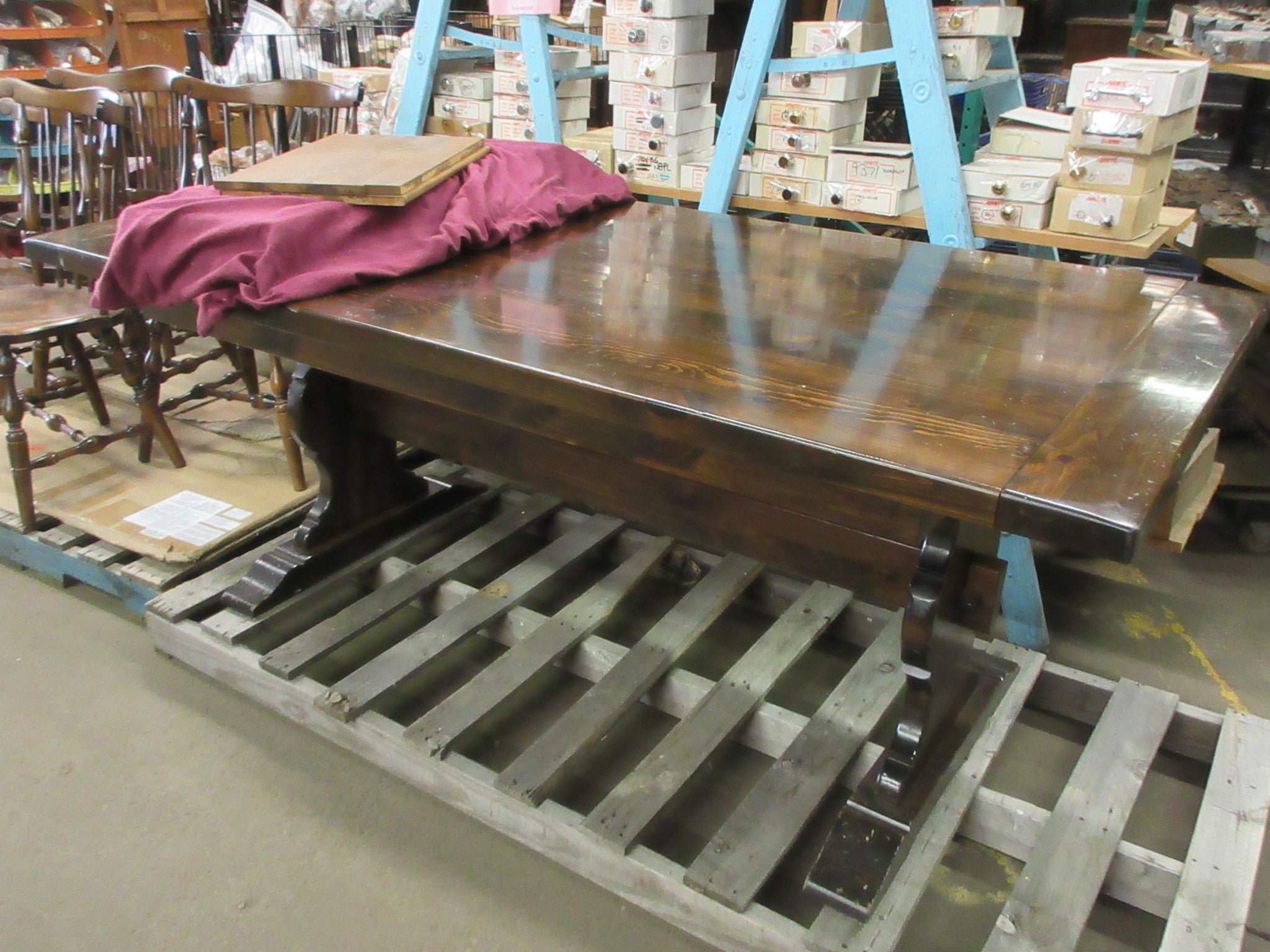 Extended Entertainment Collection Dining Table with Leaves