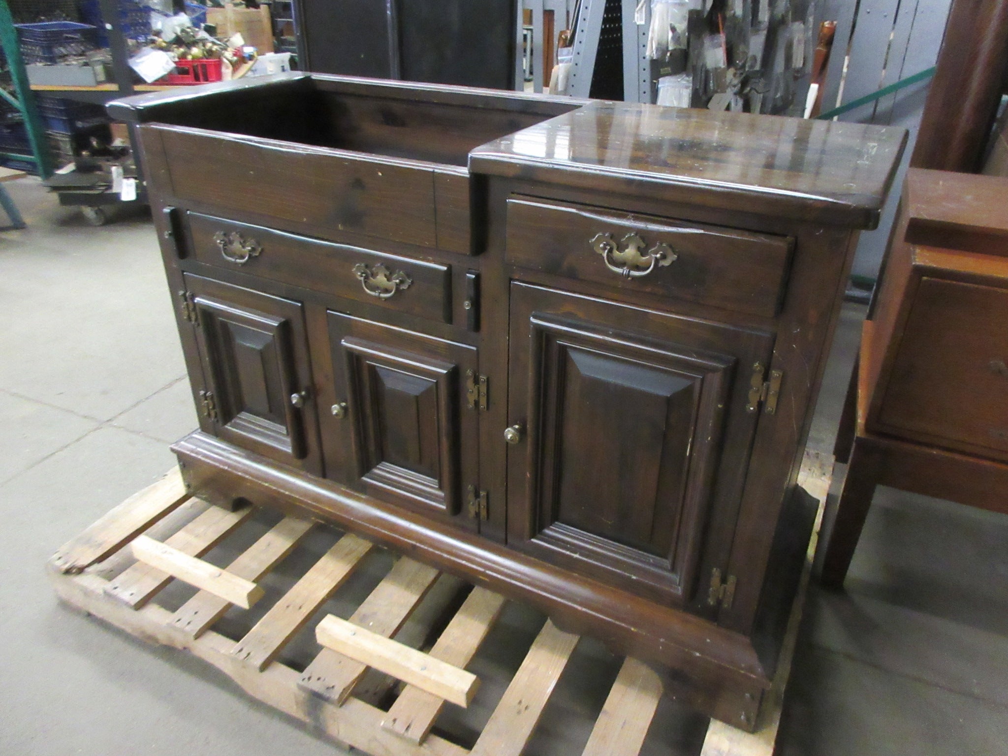 Extended Entertainment Collection Serving Buffet