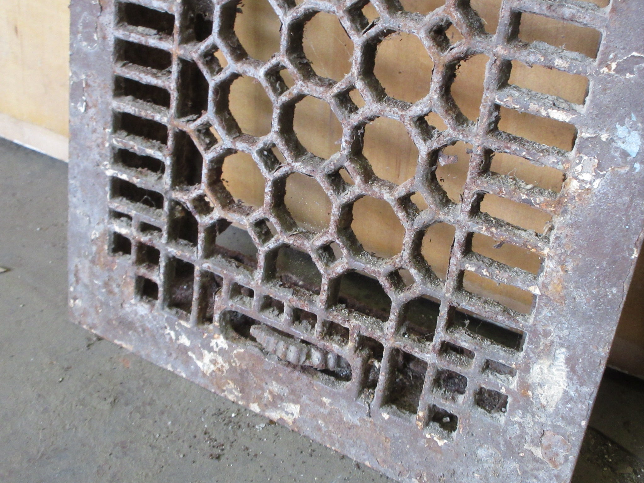 Antique Deco Floor Register without Damper