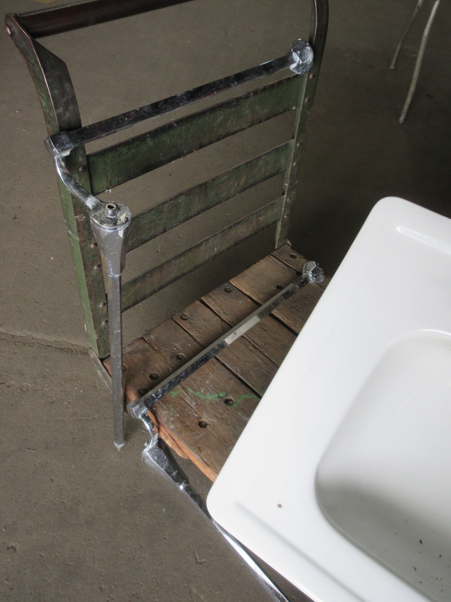 Vintage Wall Mount Sink with Legs