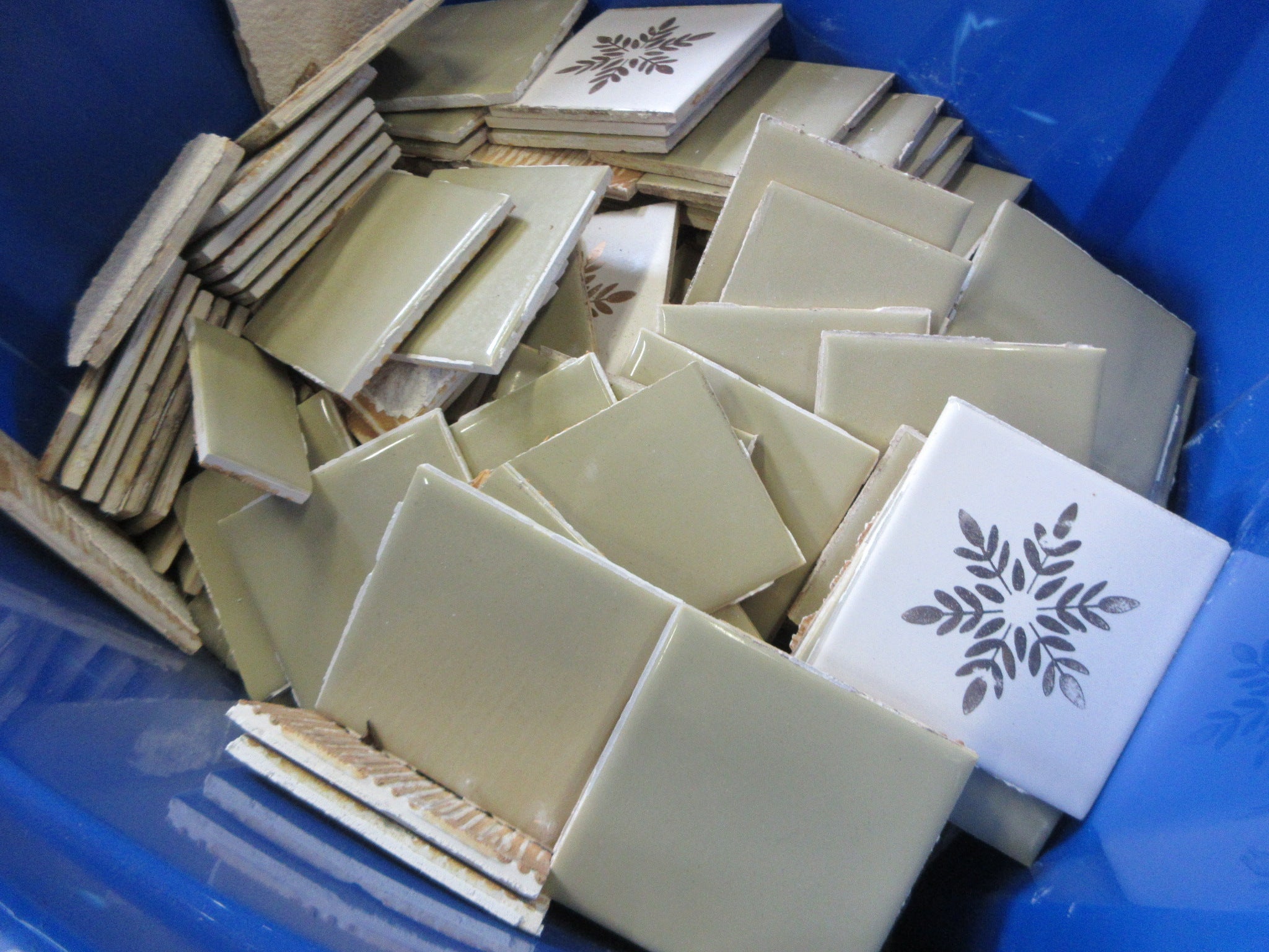 Lot of Stylon Avocado and Accent Tile (~300 pcs)