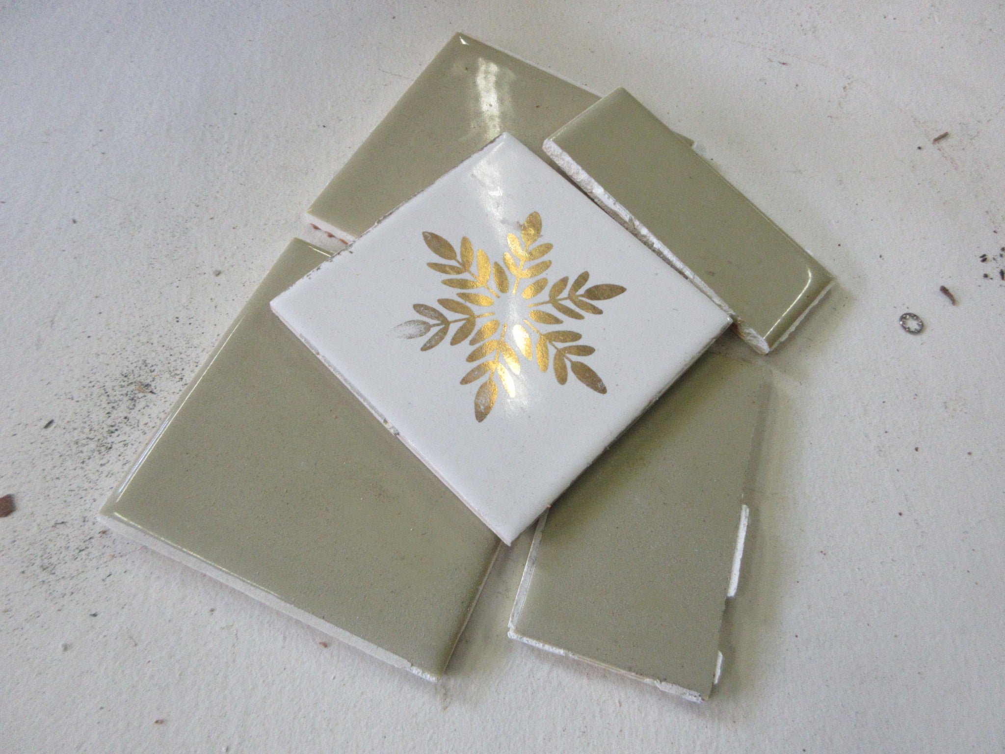 Lot of Stylon Avocado and Accent Tile (~300 pcs)