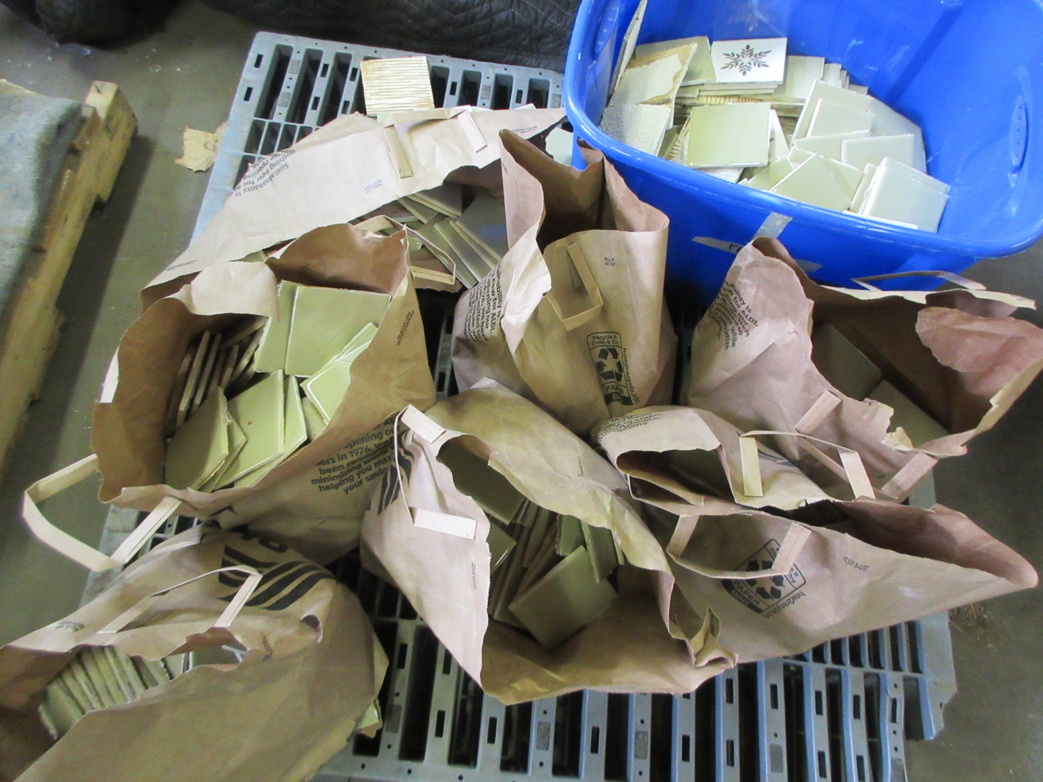 Lot of Stylon Avocado and Accent Tile (~300 pcs)