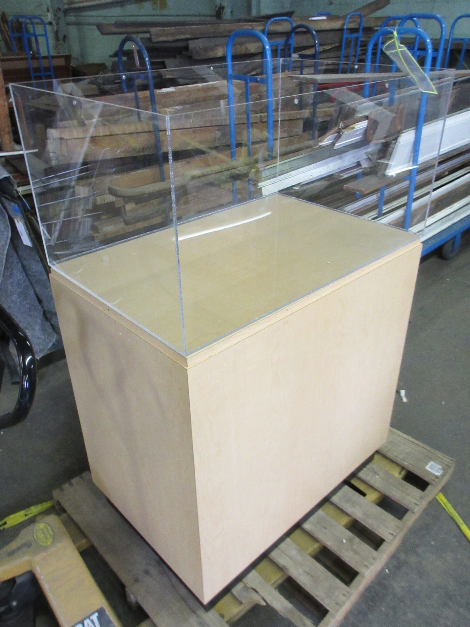 Pedestal Display Stand with Cover 36x24"