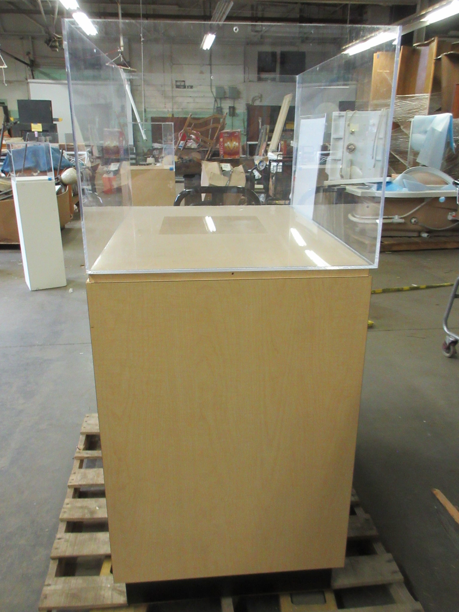 Pedestal Display Stand with Cover 36x24"