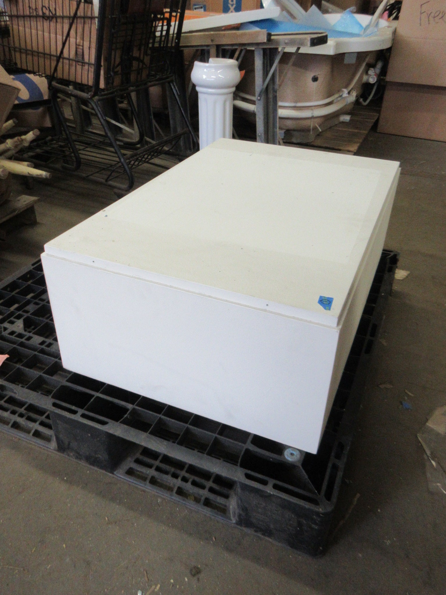Pedestal Display Stand with Cover 36 1/4x24"
