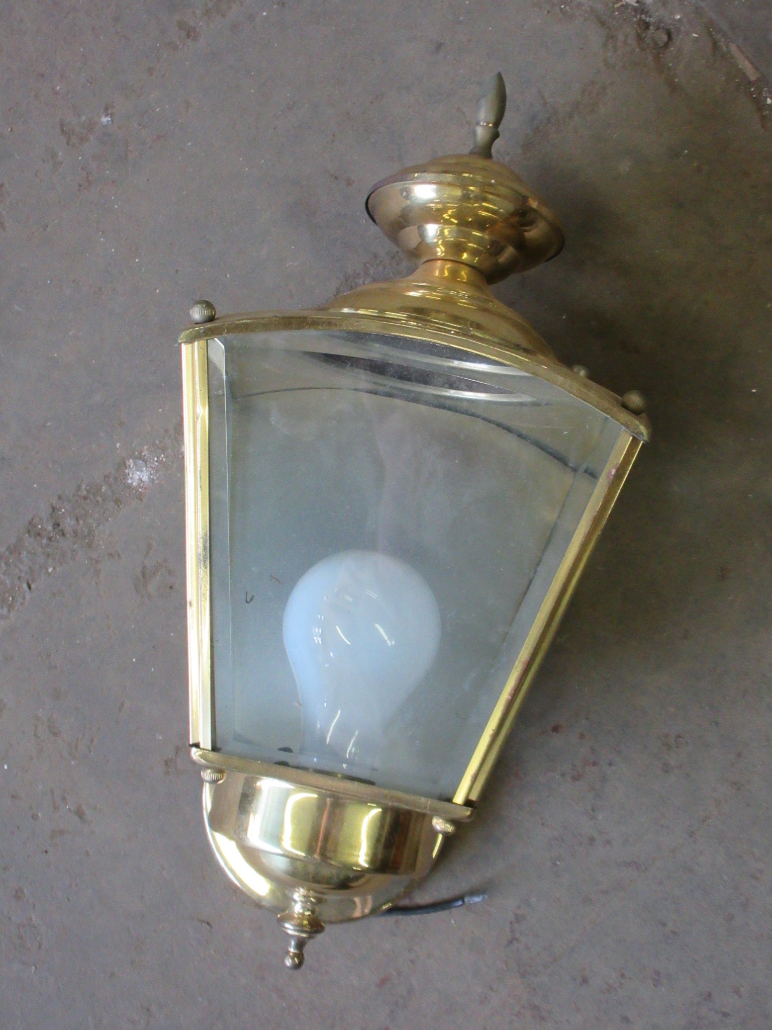Brass Carriage Wall Mount Light Fixture