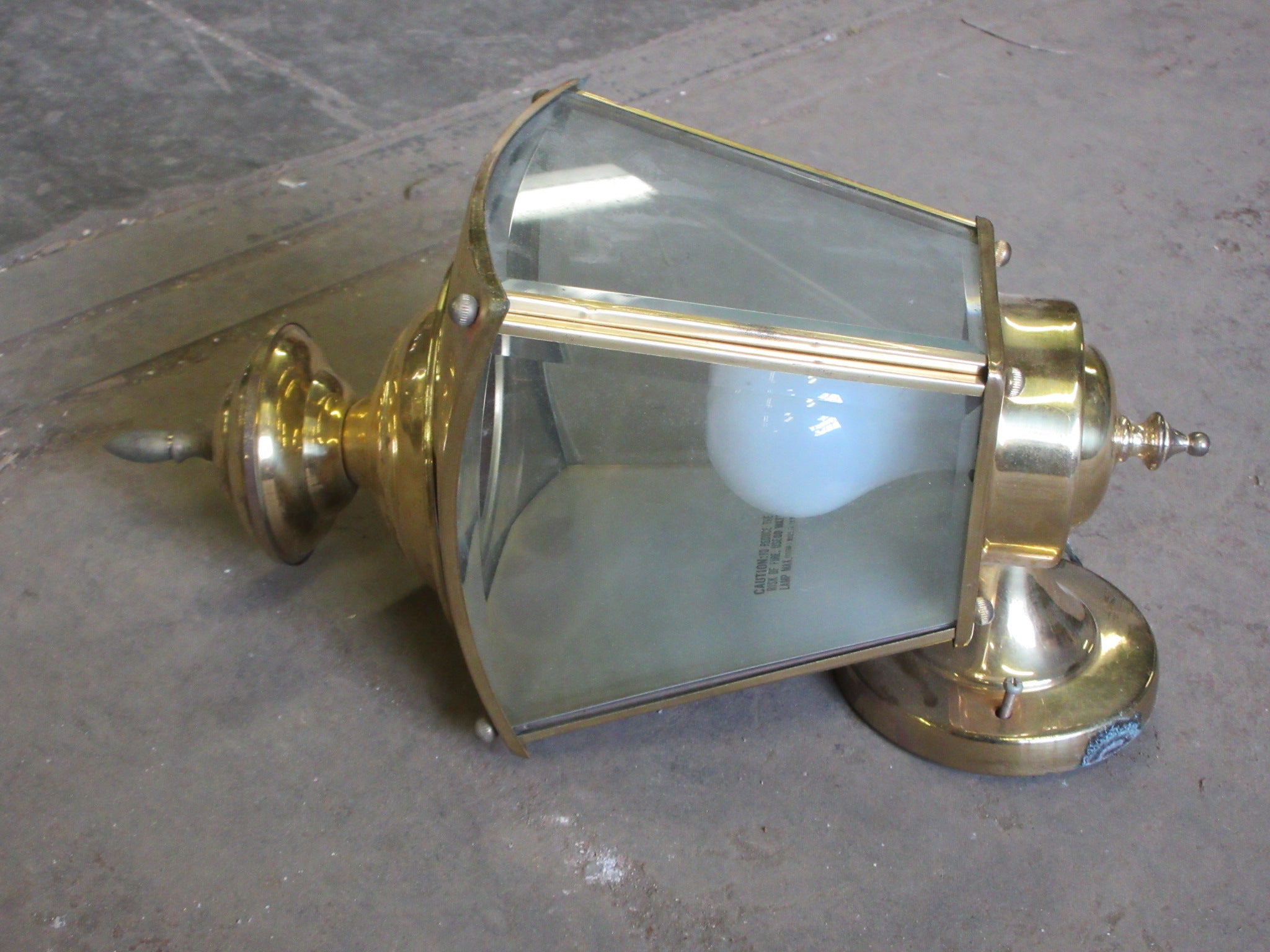 Brass Carriage Wall Mount Light Fixture