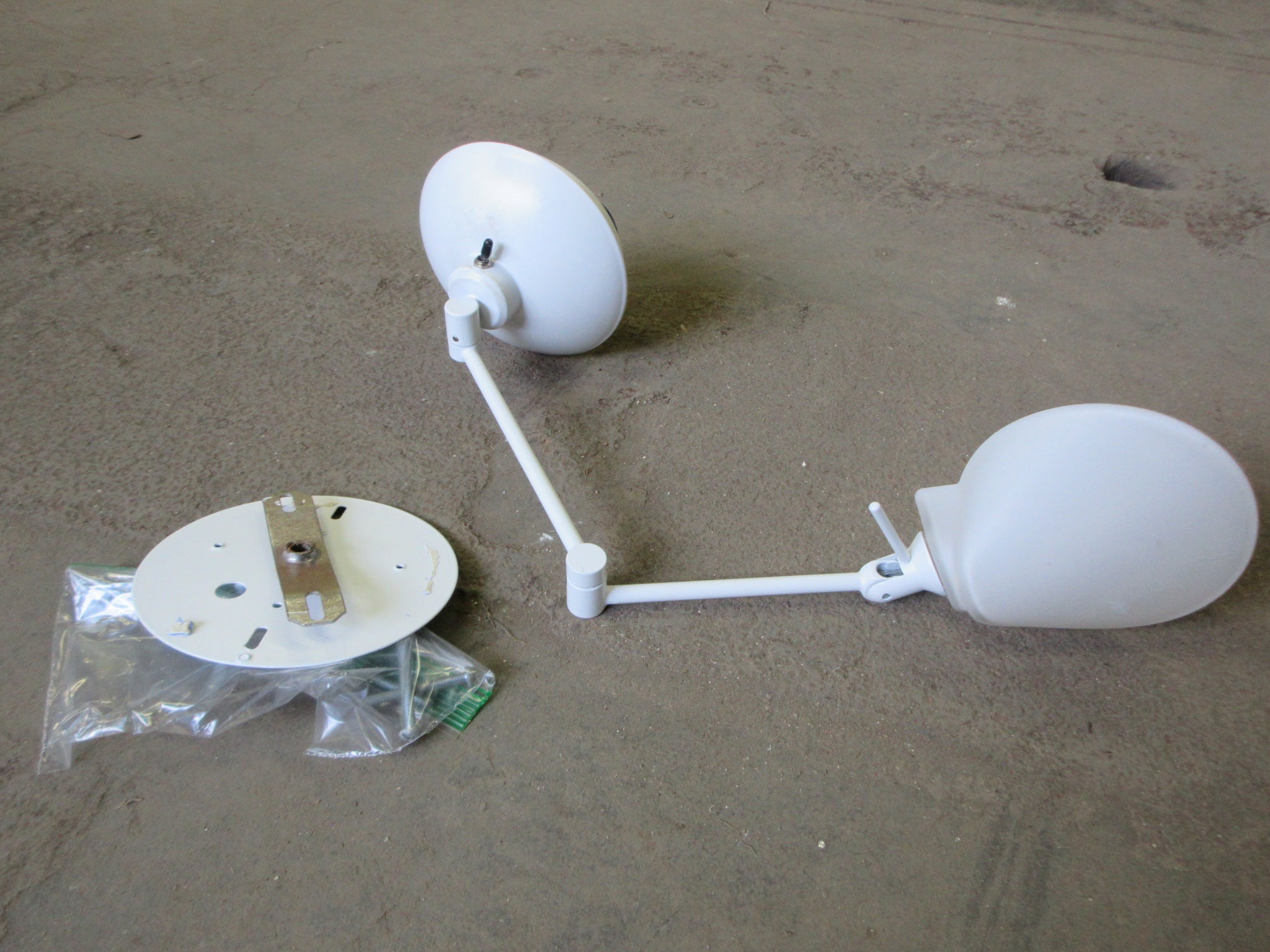 Wall Mount Adjustable Arm Light