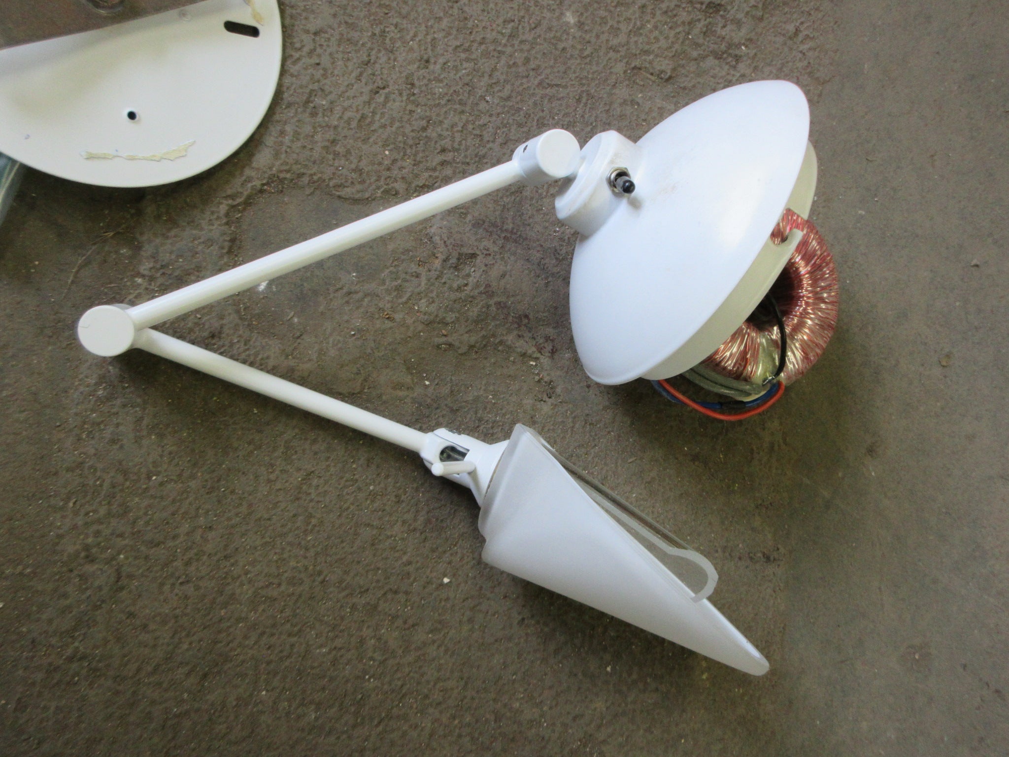 Wall Mount Adjustable Arm Light