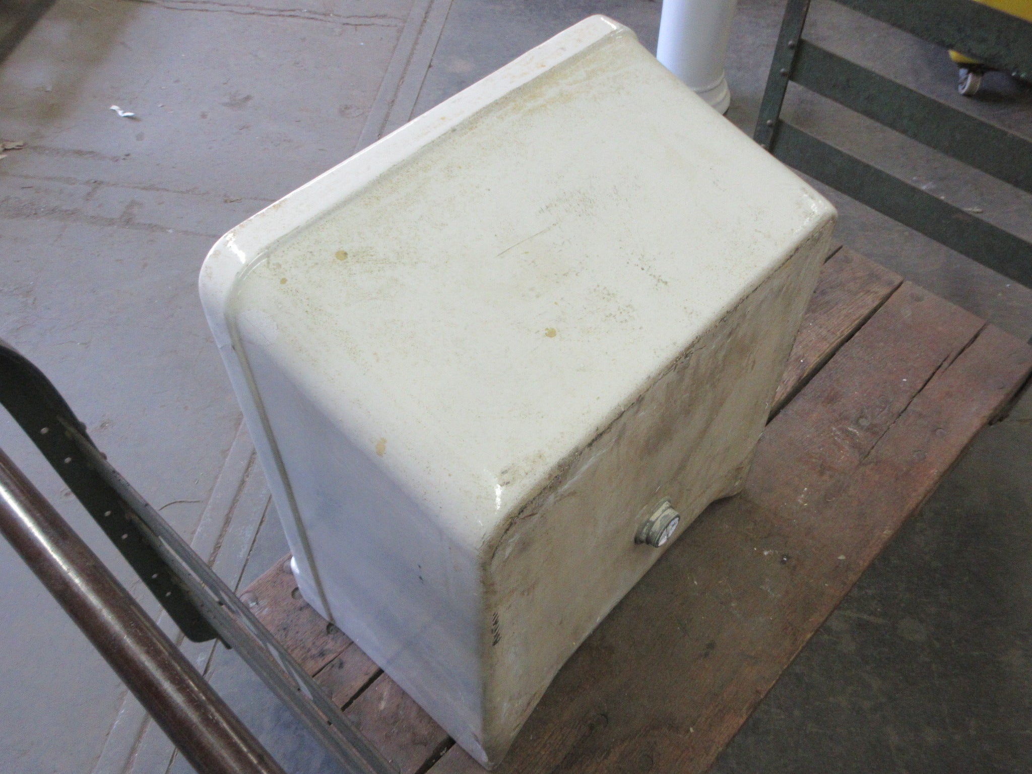 Vintage Ceramic Crane Wall Mount Sink