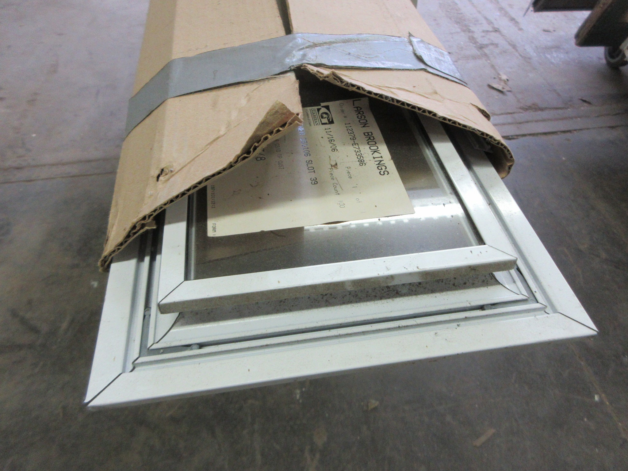 Larson Side Light with Frame