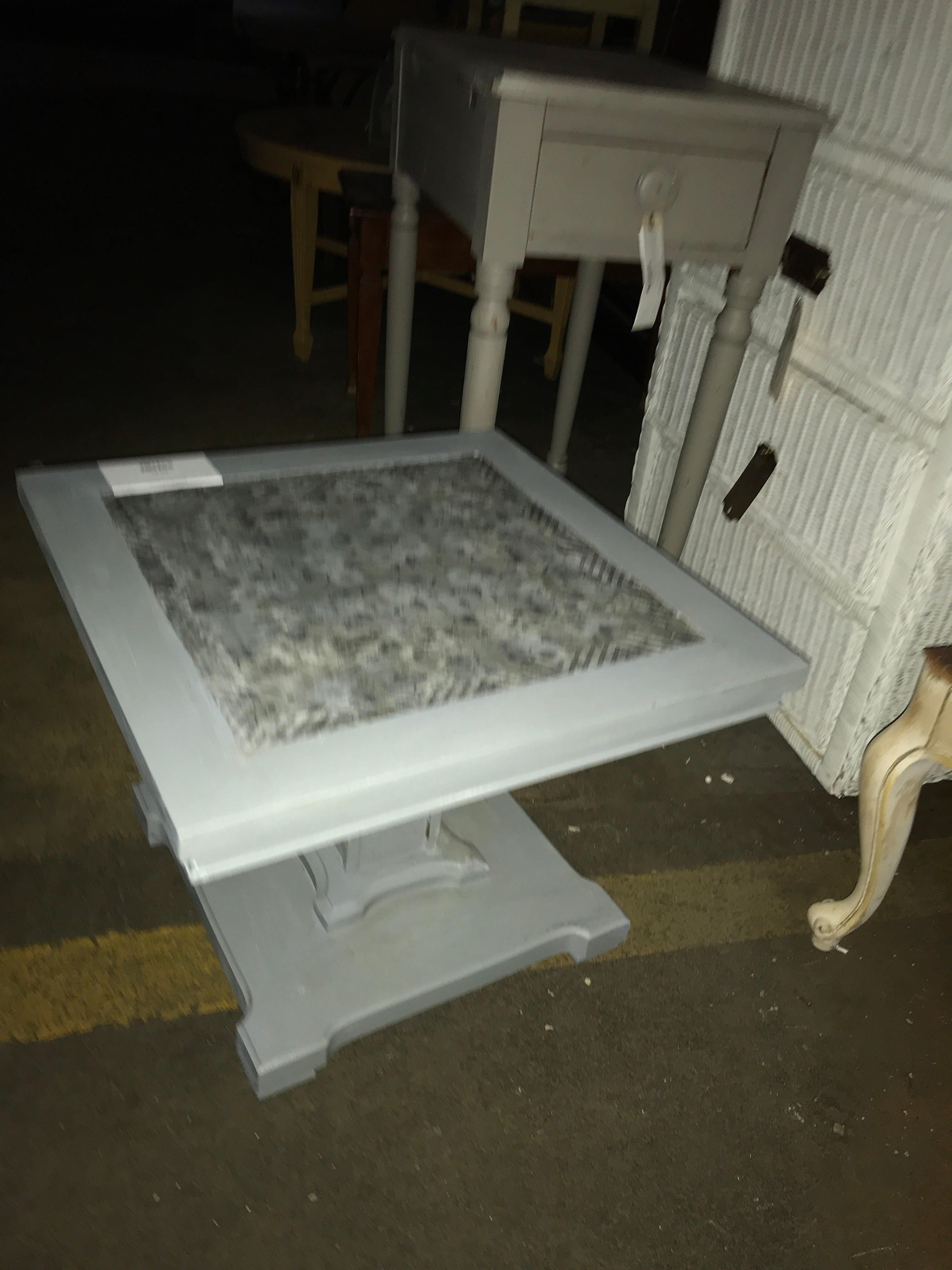 Corner Table  20"