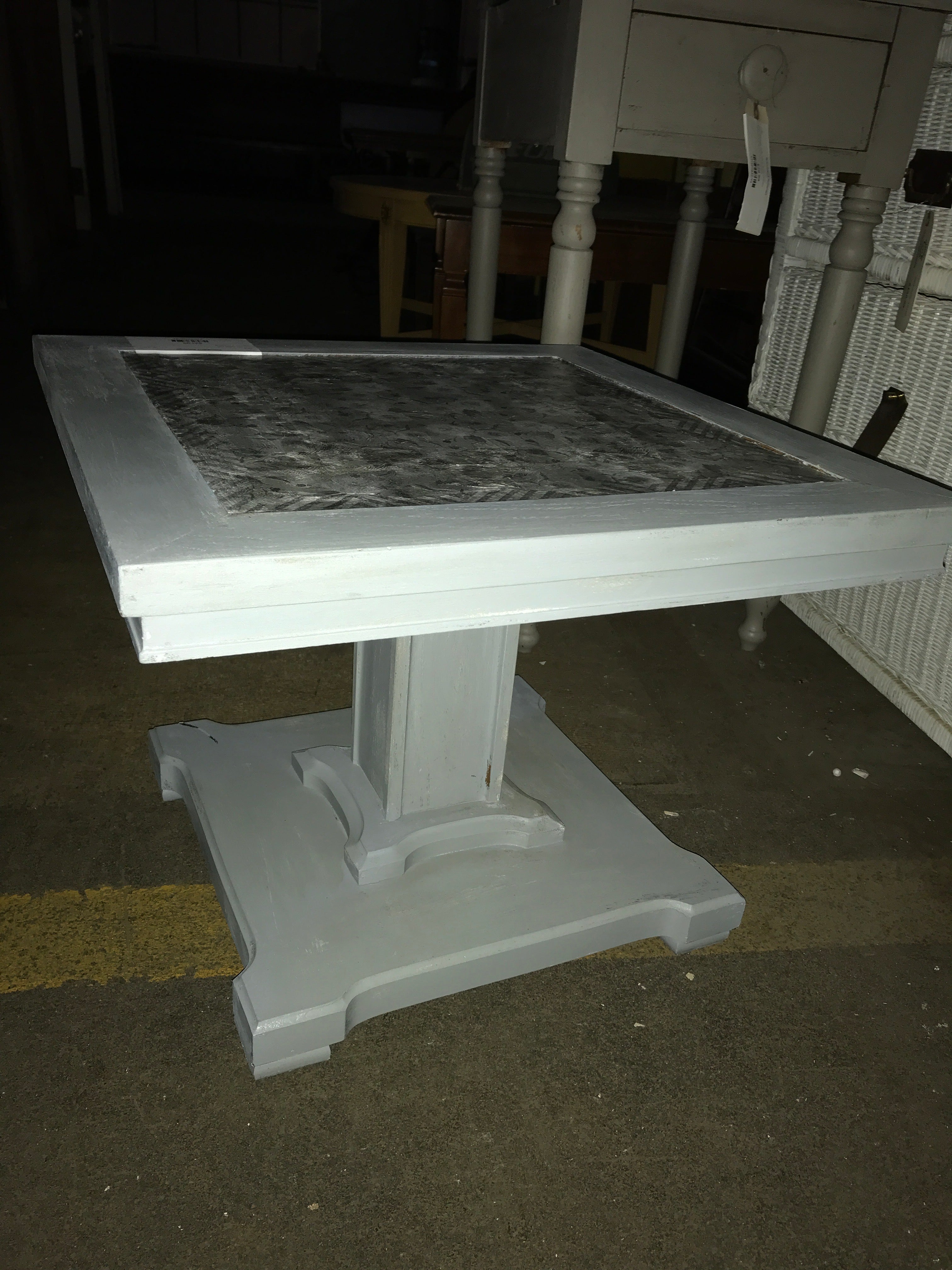 Corner Table  20"