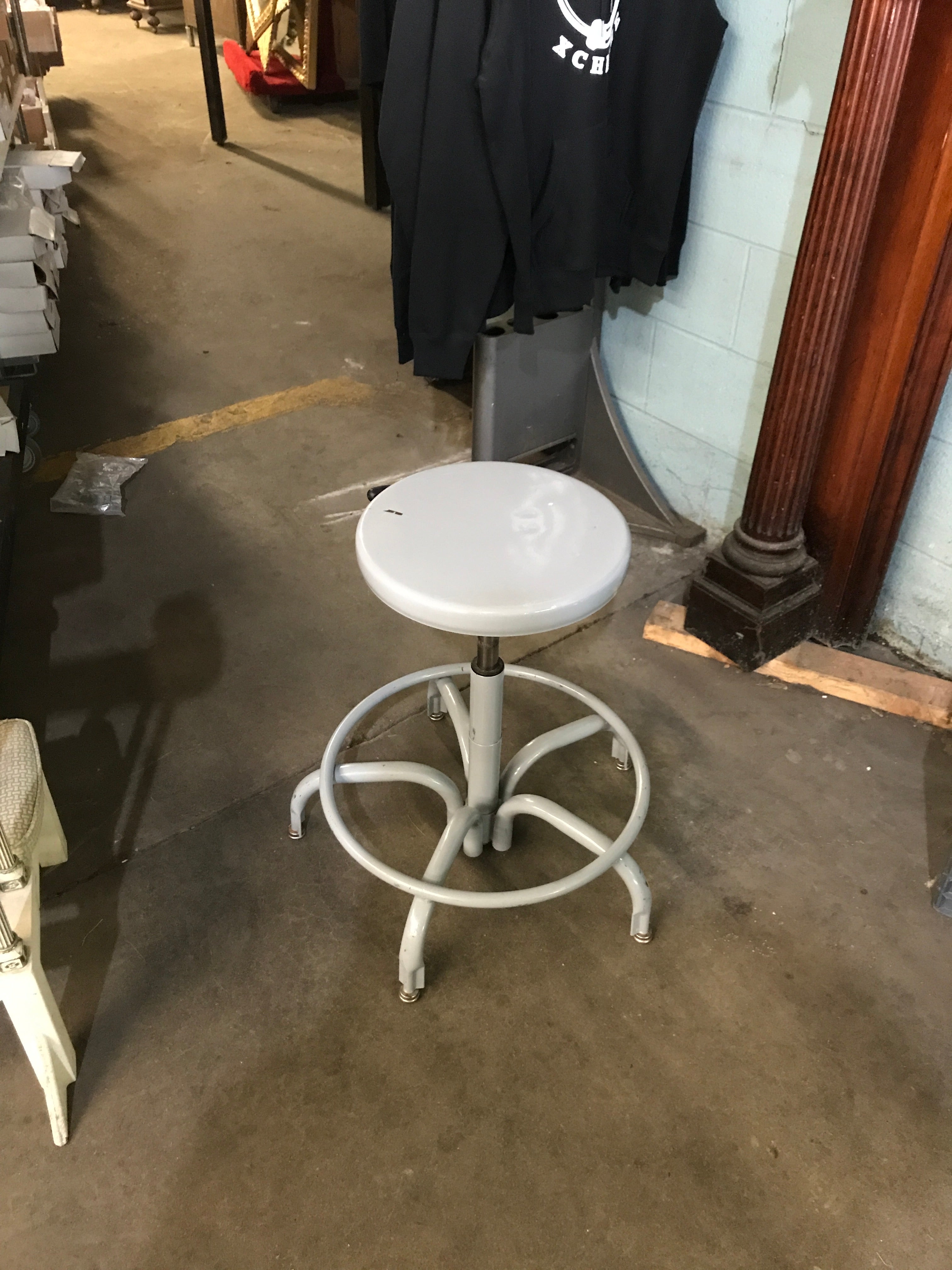 Round Top Adjustable Work Stool