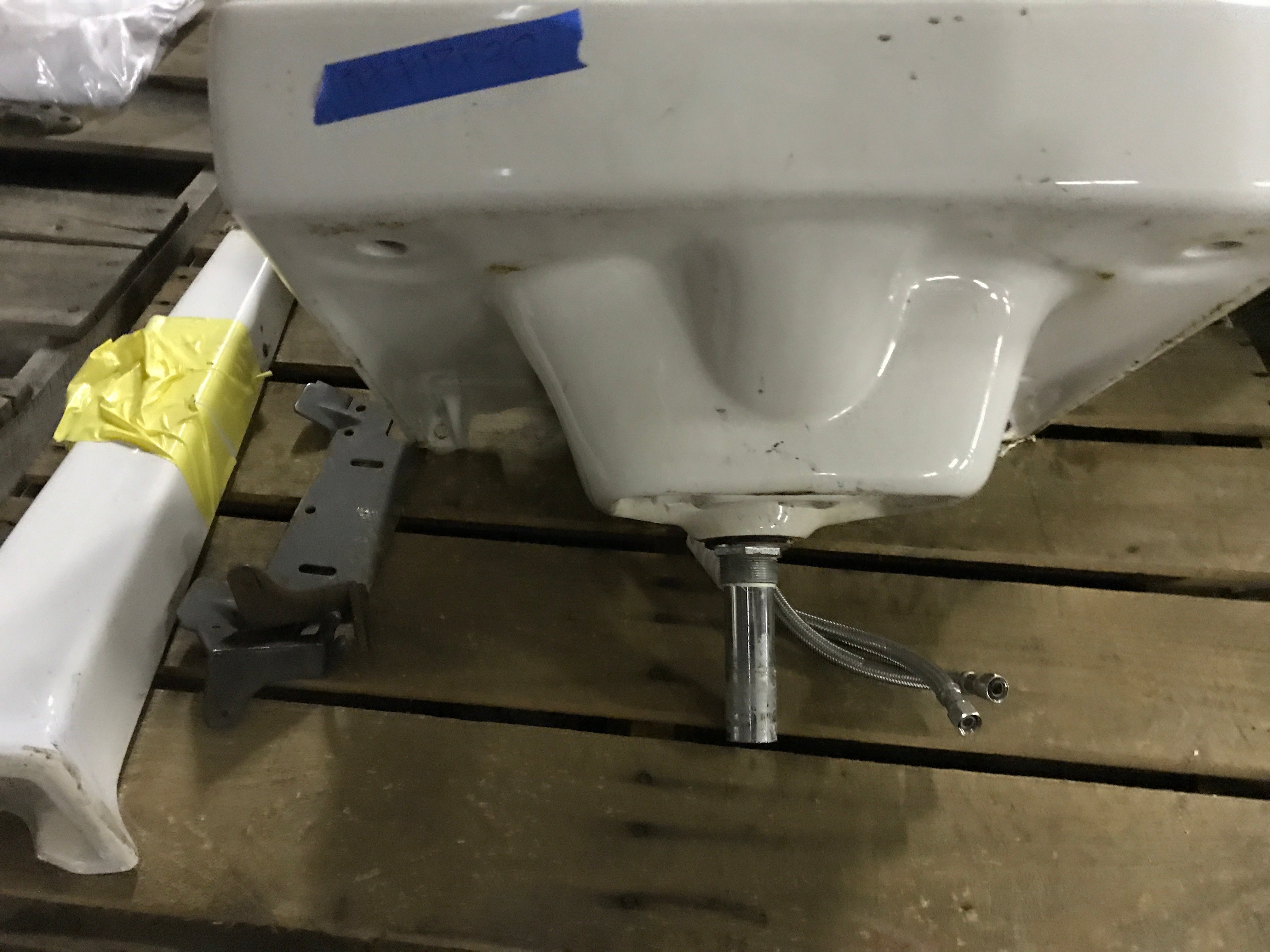Pedestal Sink with Single Leg Base