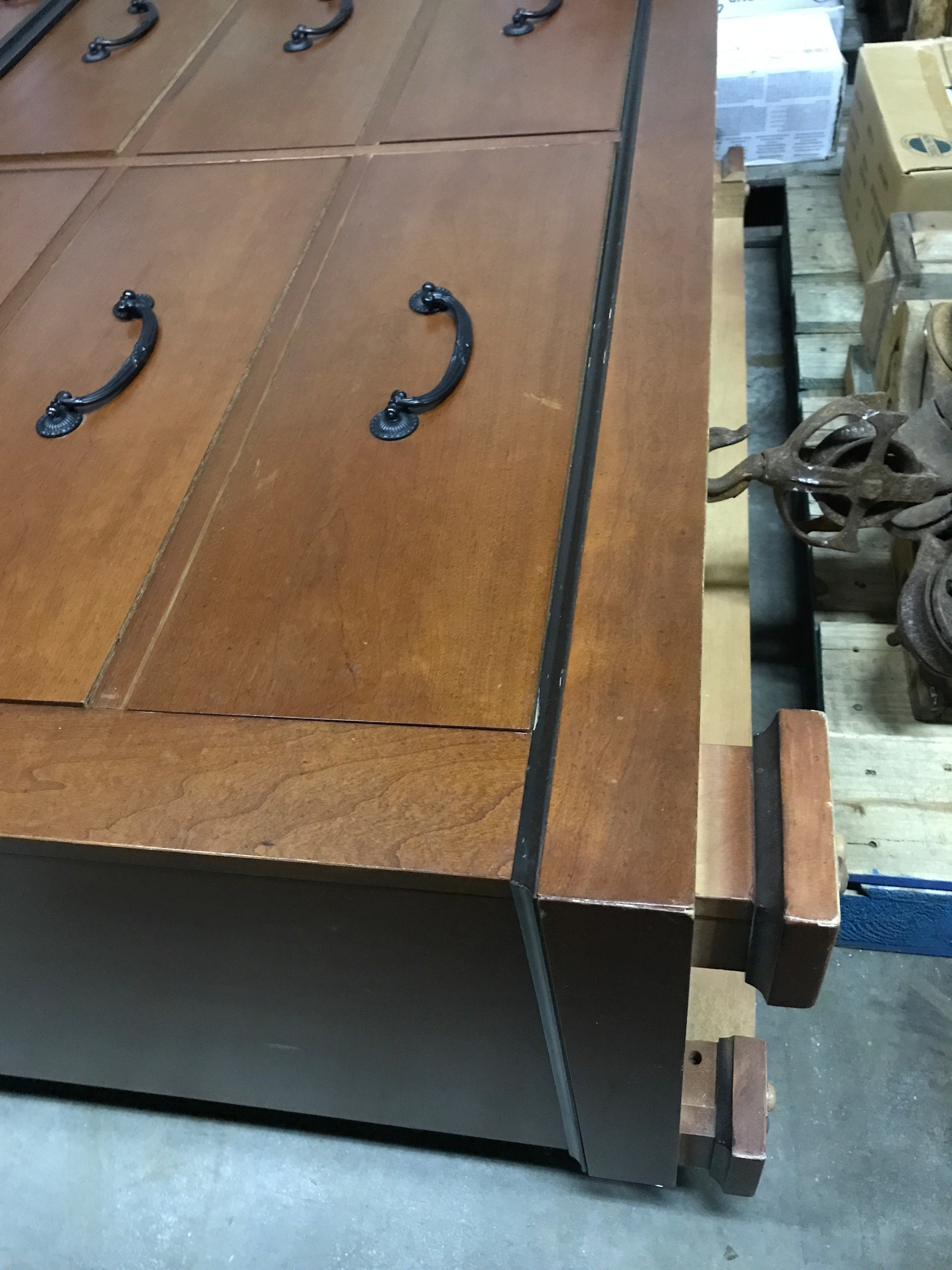 Dresser with 9 drawers