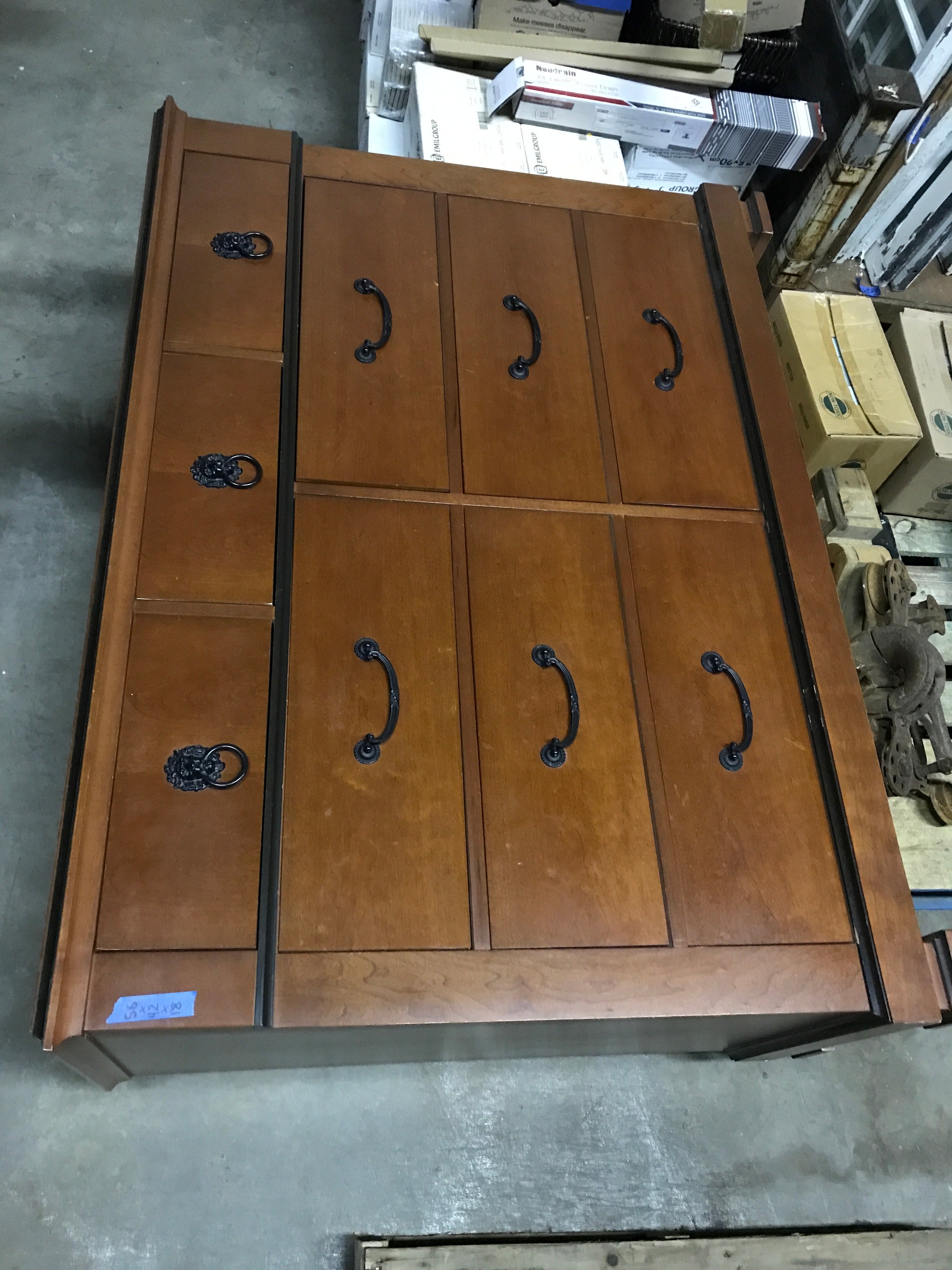 Dresser with 9 drawers