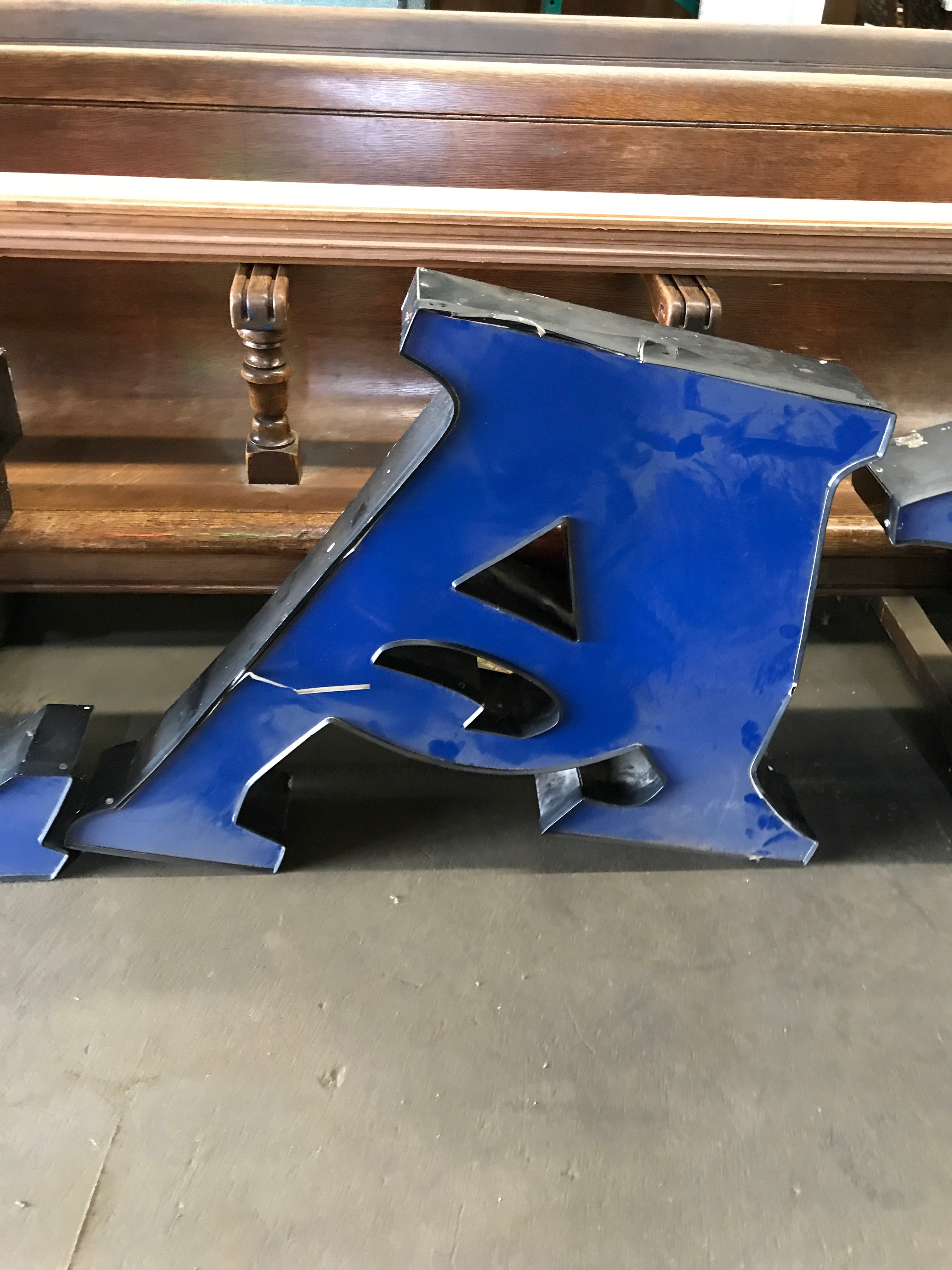 "EARTH" Neon letters- as is