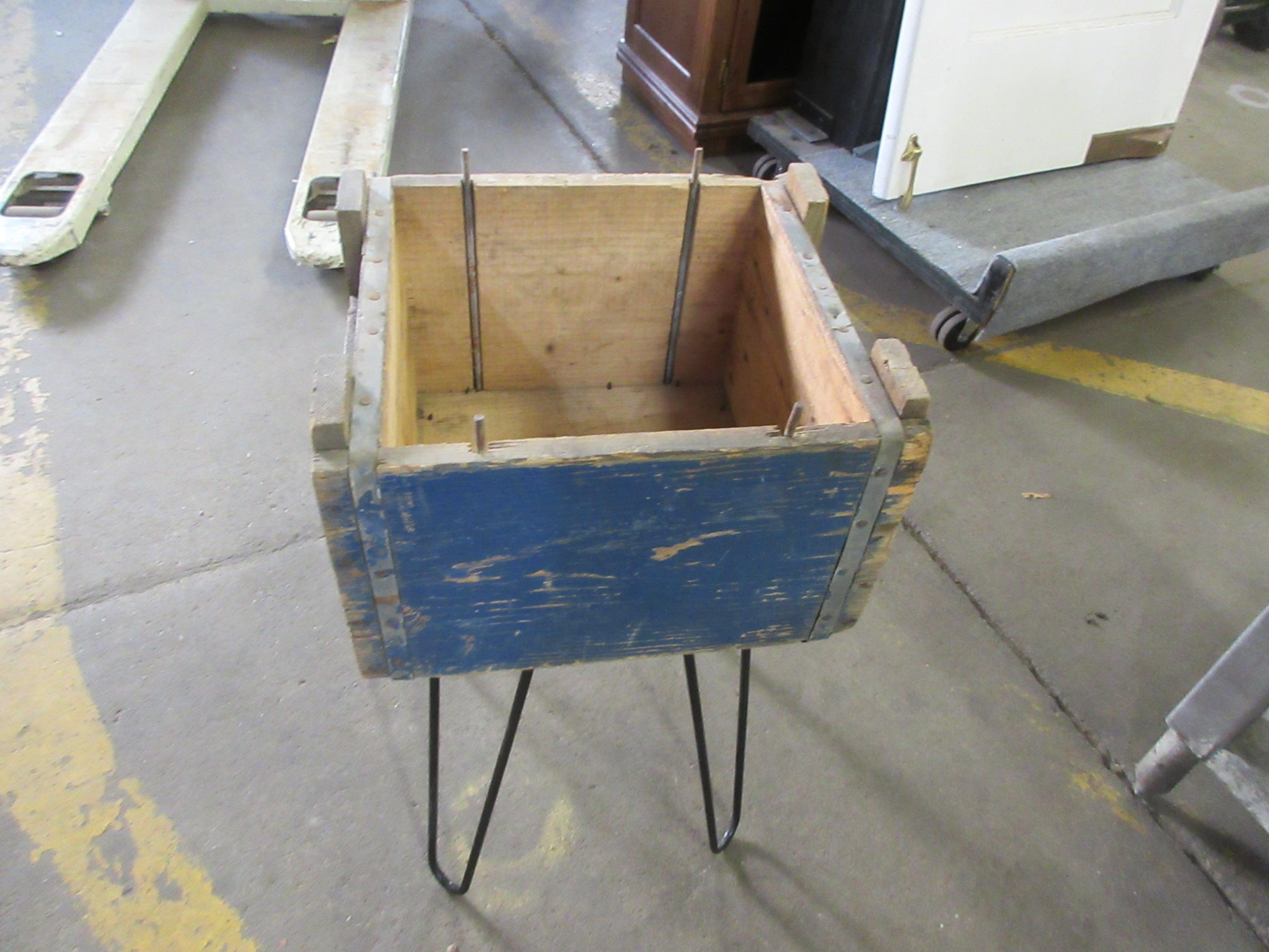 Ohio Bell Wire Box End Table with Hairpin Legs
