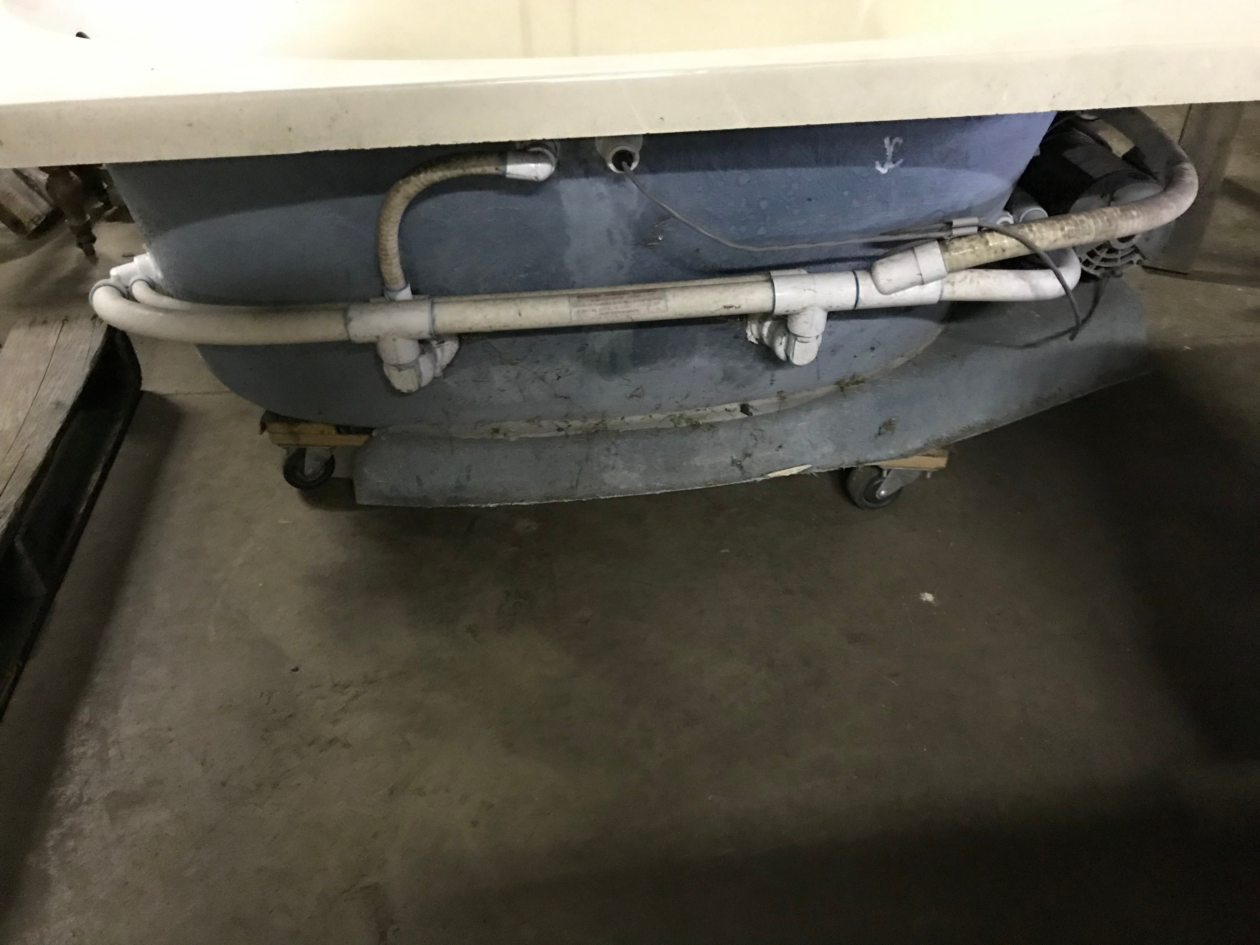 Whirlpool Tub  Oval  42" x 60"x 18"