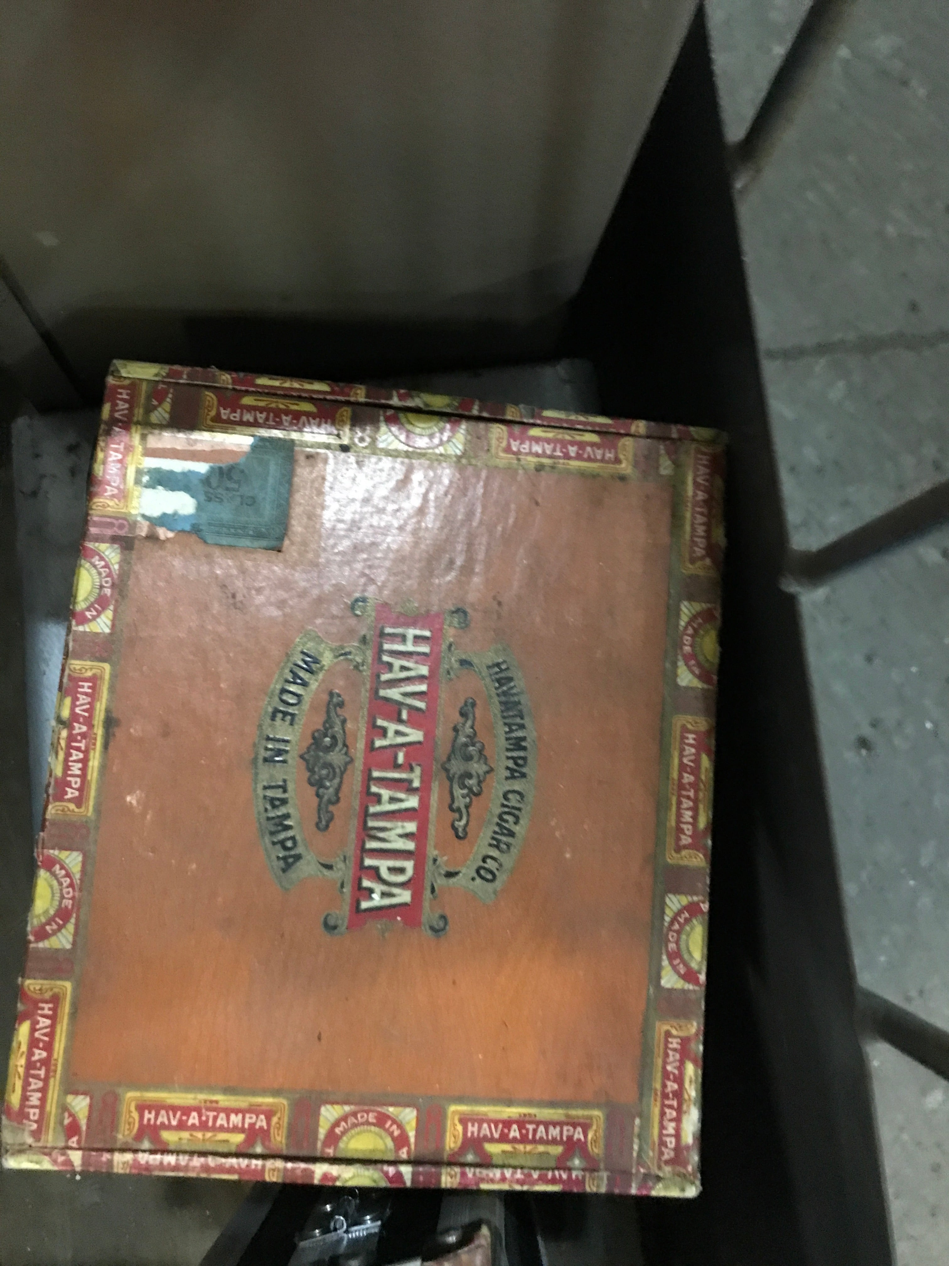 Hav-a-Tampa cigar box