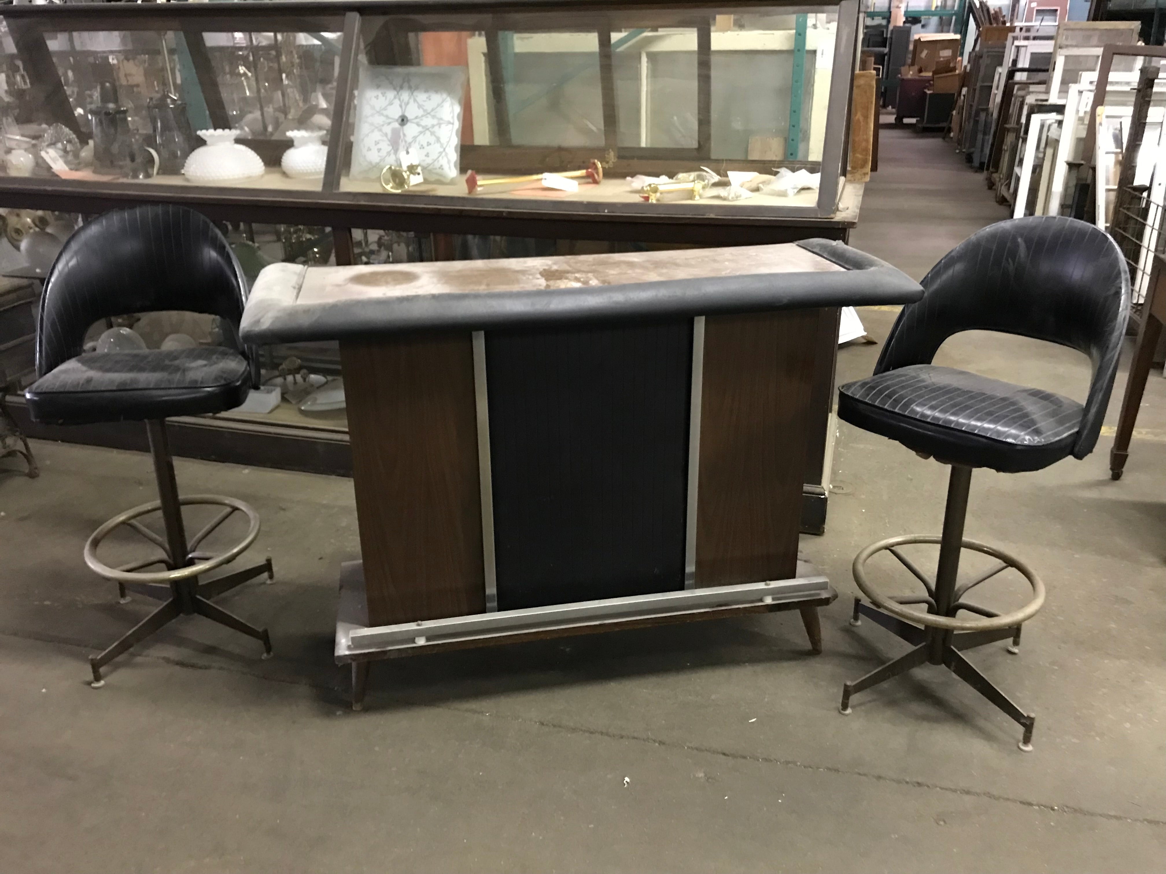 1970's Vintage Bar with 2 Bar Stools