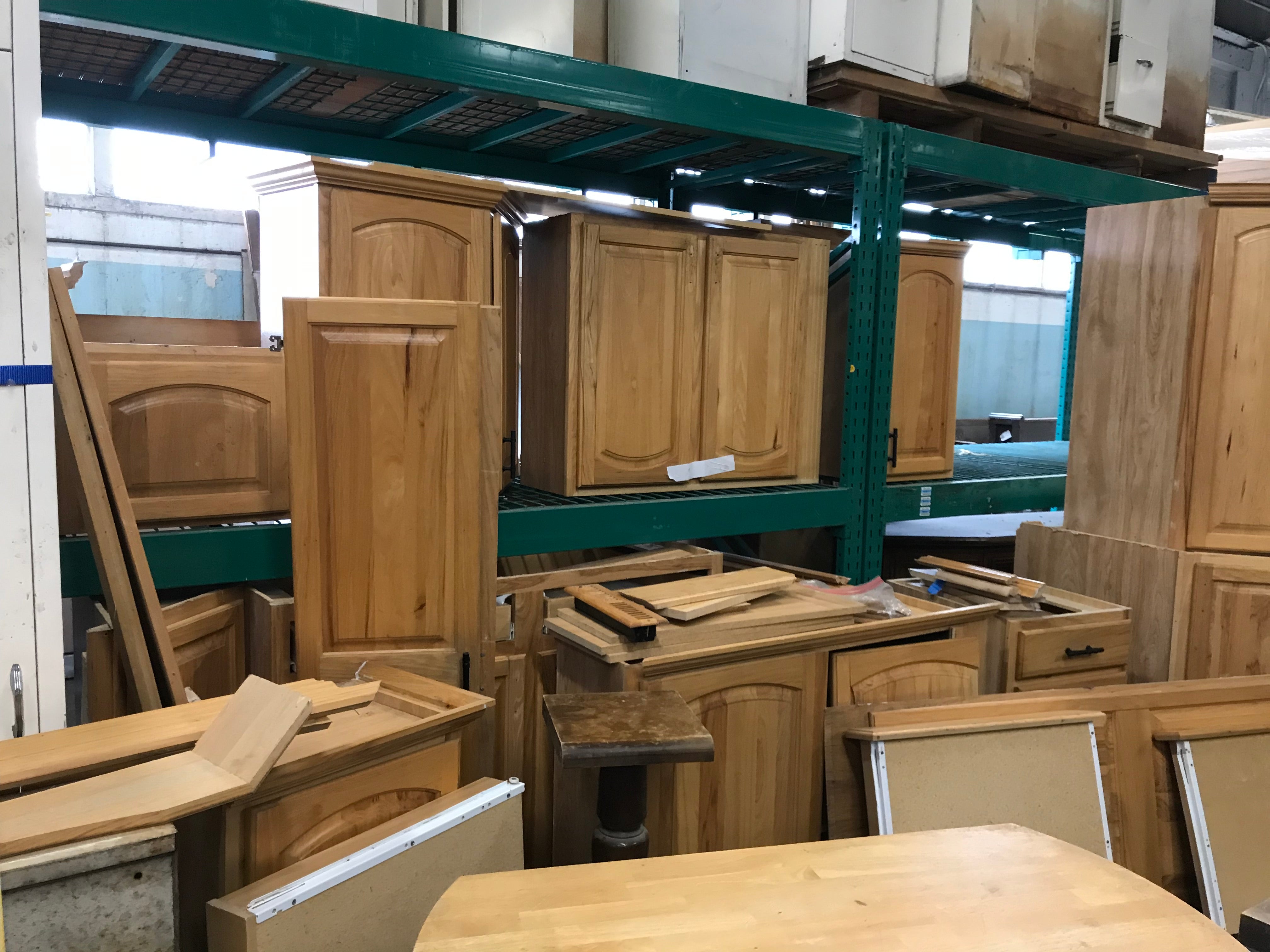 Lot of (12) Kitchen Cabinets