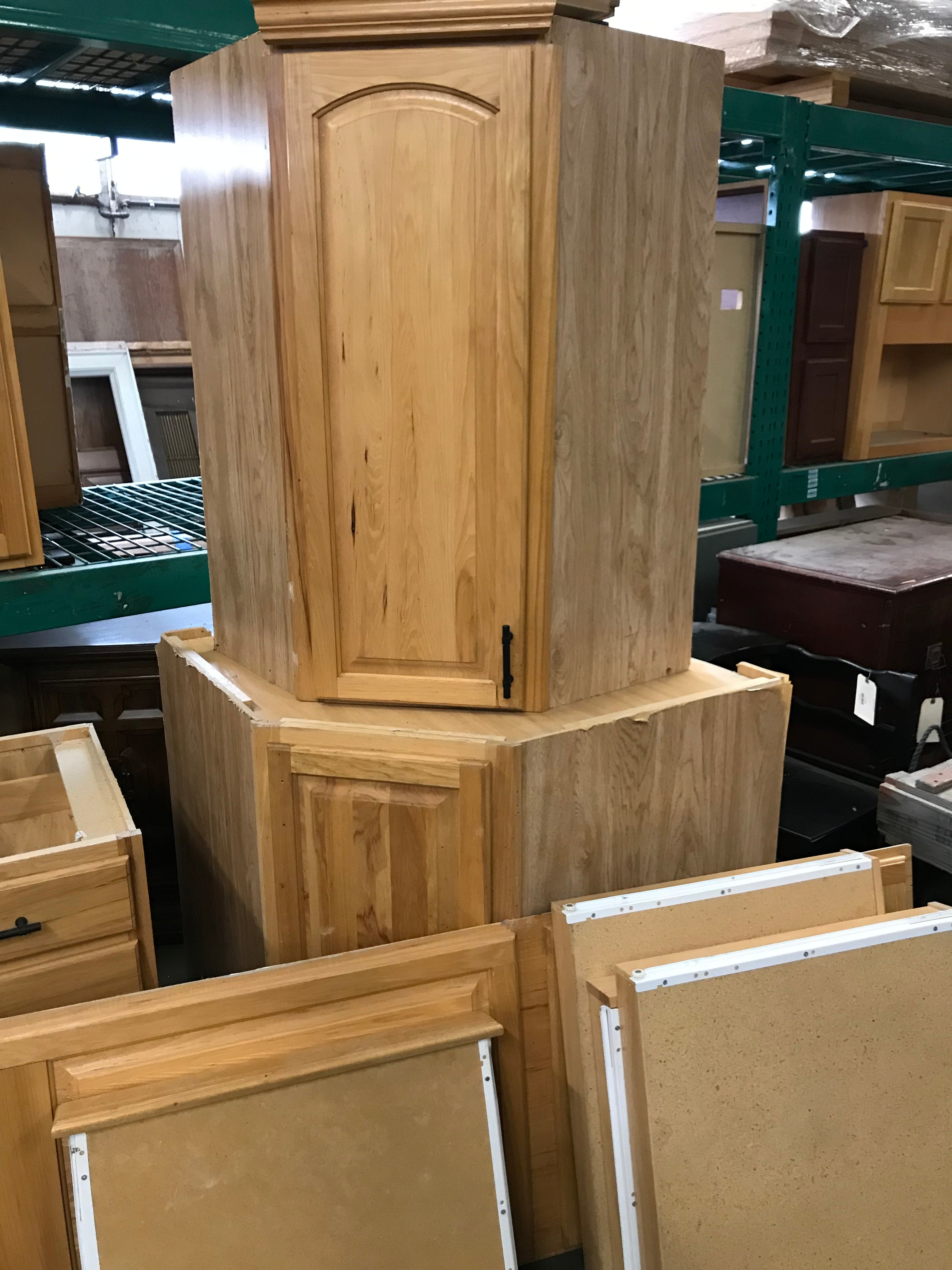 Lot of (12) Kitchen Cabinets