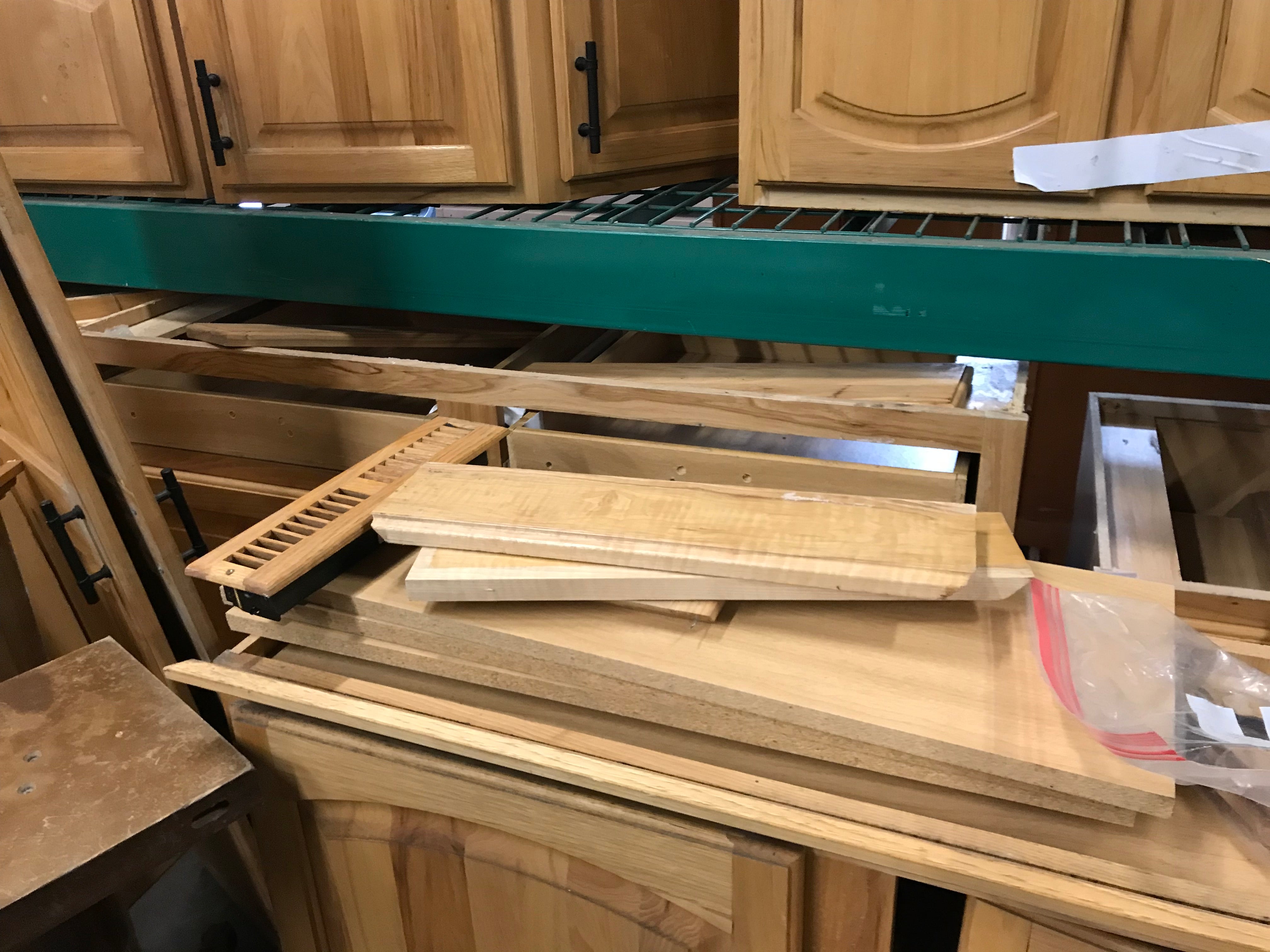Lot of (12) Kitchen Cabinets