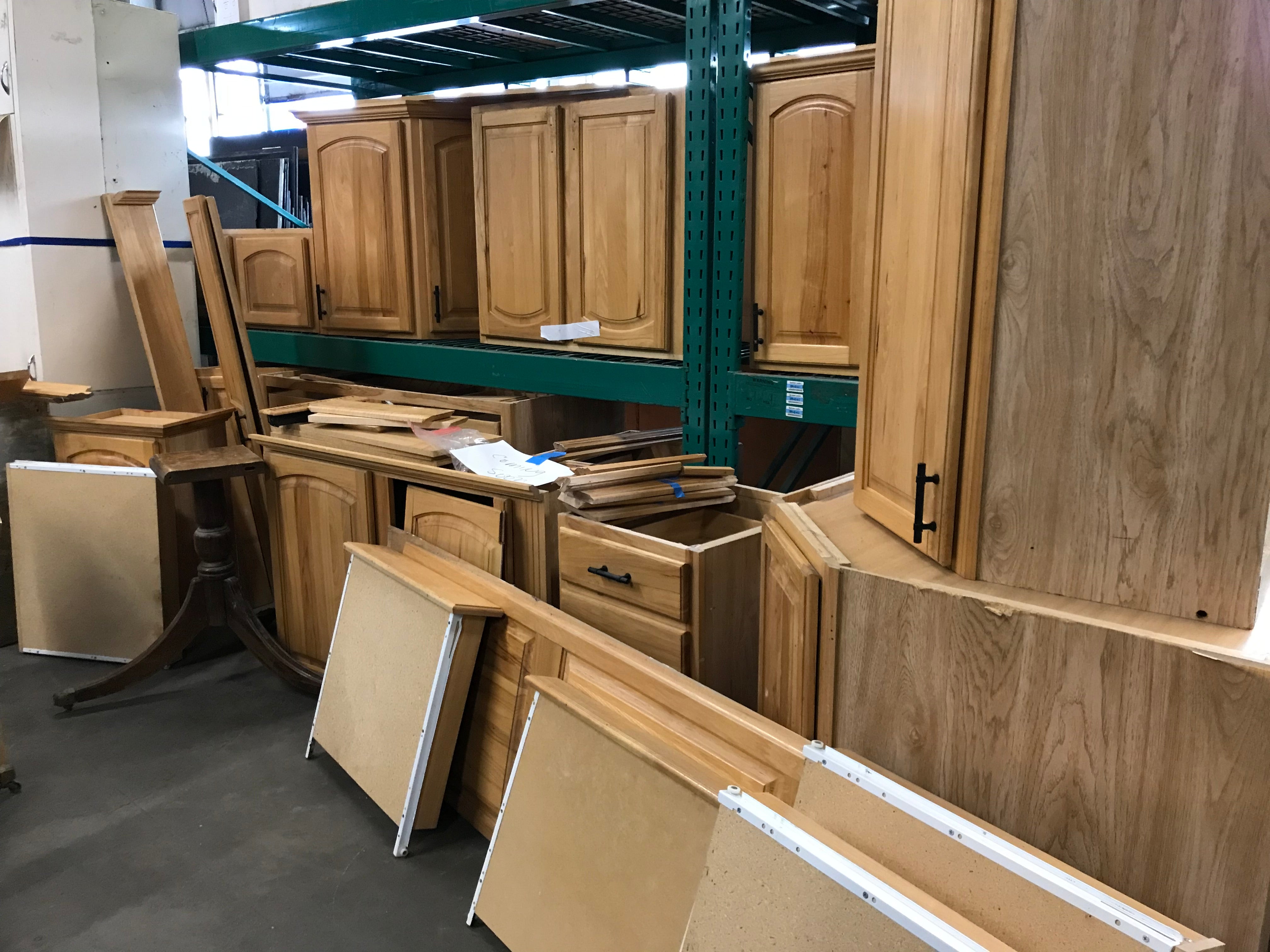 Lot of (12) Kitchen Cabinets