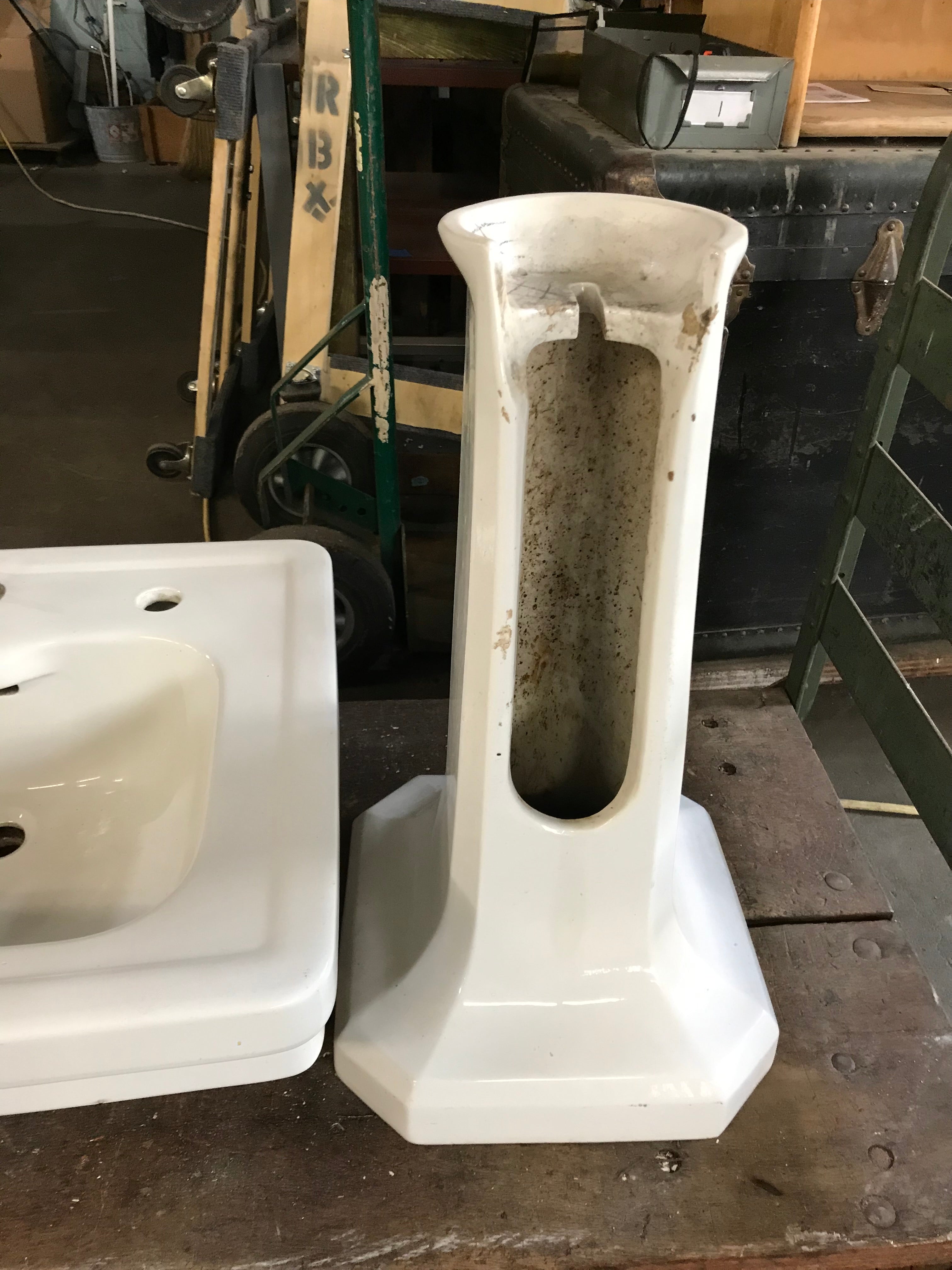 Pedestal Sink And Base 24 1/2"w
