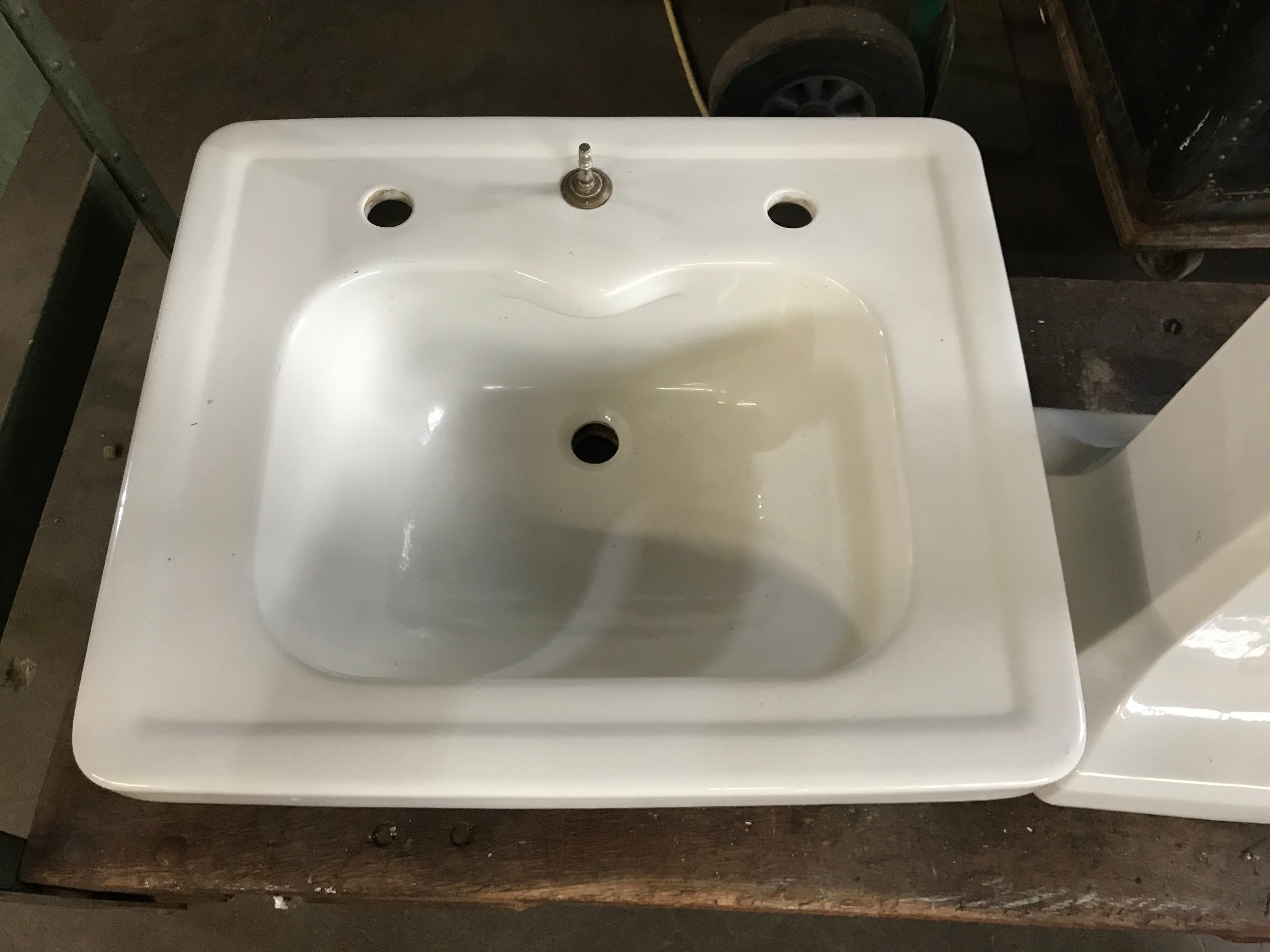 Pedestal Sink And Base 24 1/2"w