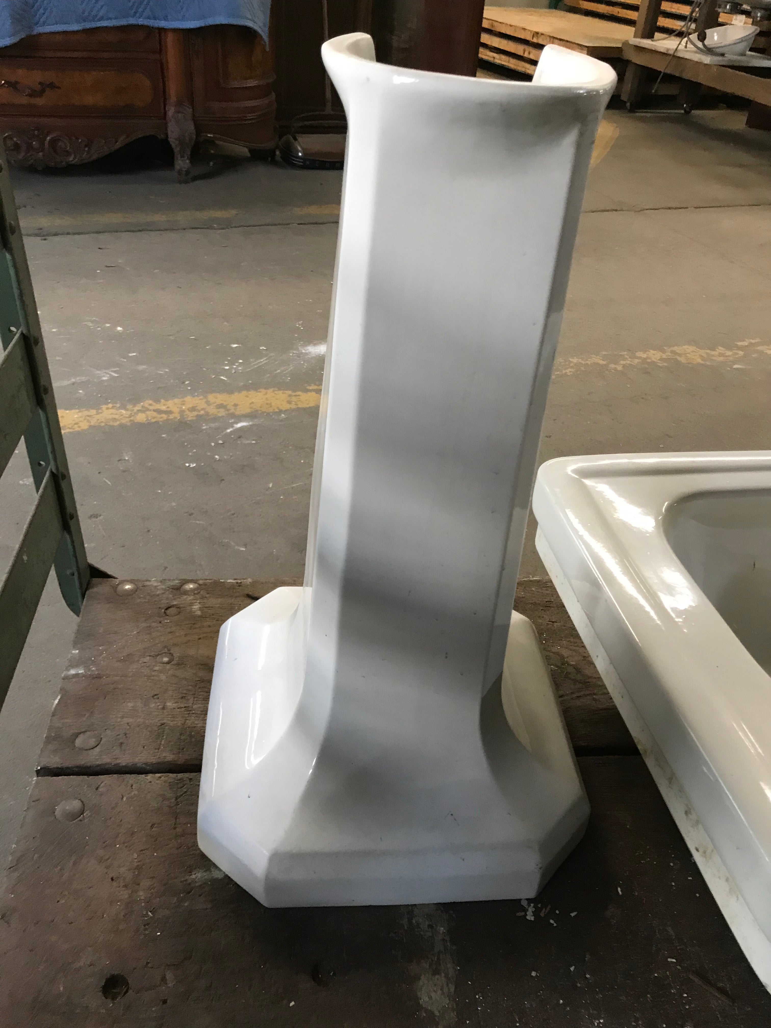 Pedestal Sink And Base 24 1/2"w