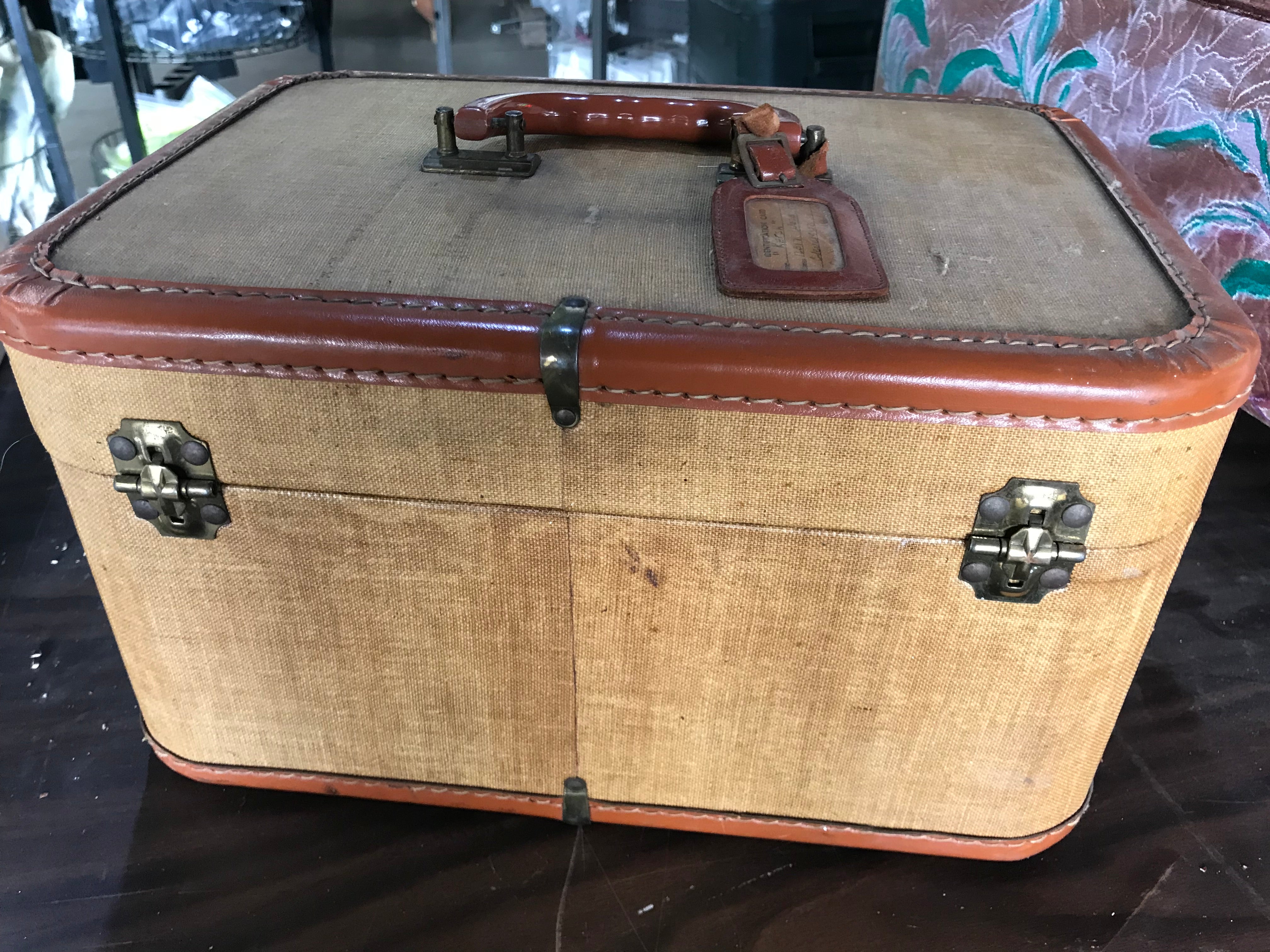 Vintage Suit Case (Tan)