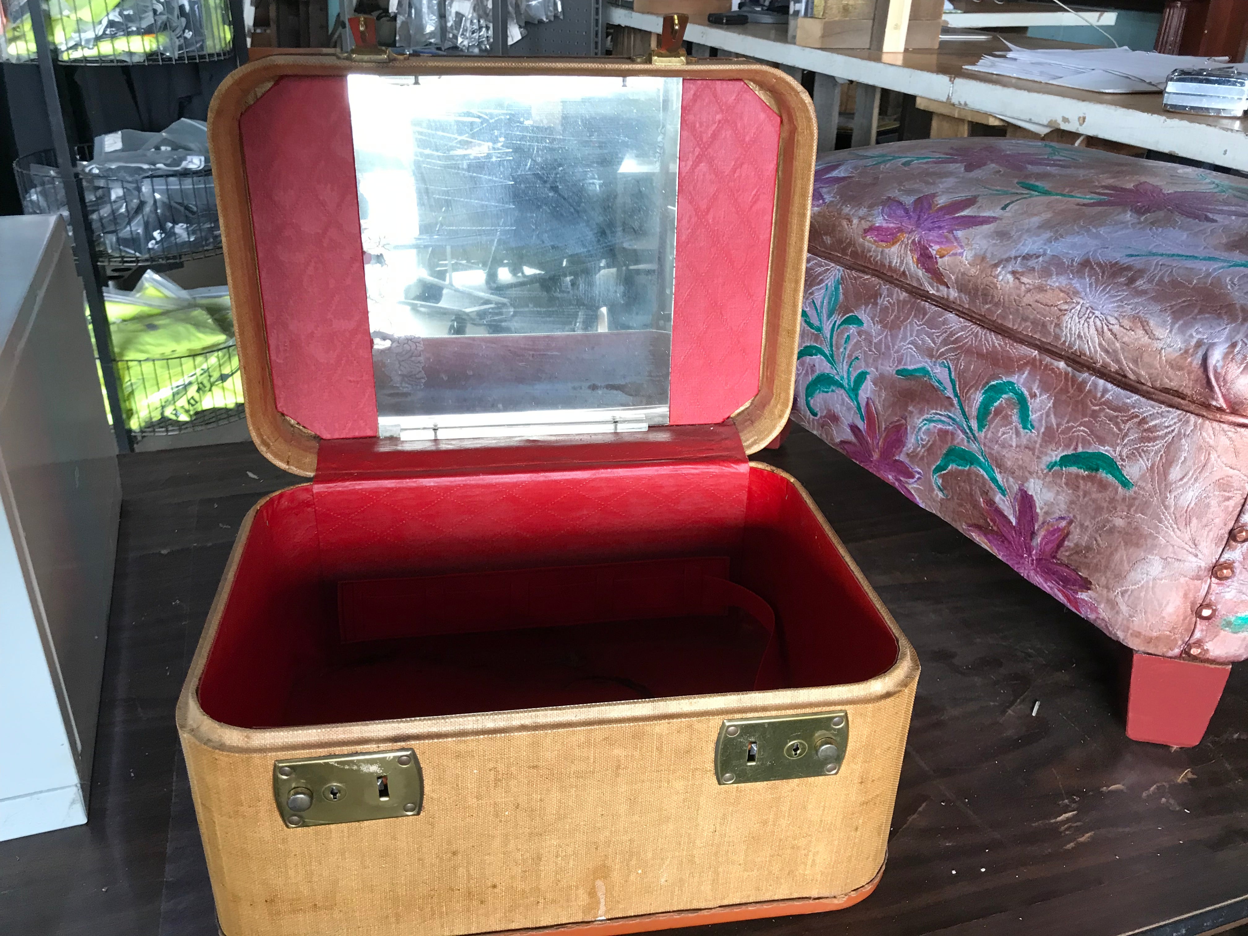 Vintage Suit Case (Tan)